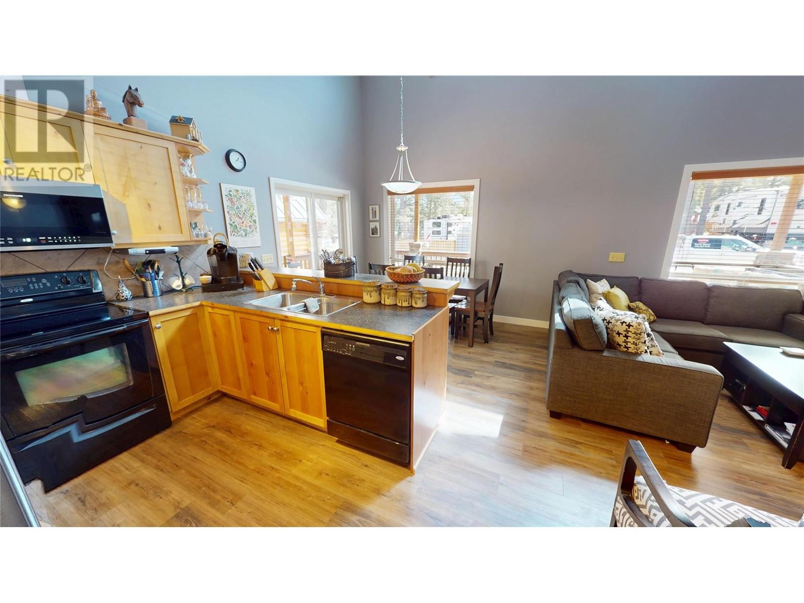 4868 Riverview Drive Unit# 8, Edgewater, British Columbia  V0A 1E0 - Photo 5 - 10344871