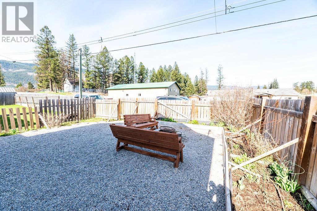 5722 Vermillion Street, Edgewater, British Columbia  V0A 1E0 - Photo 10 - 10345067