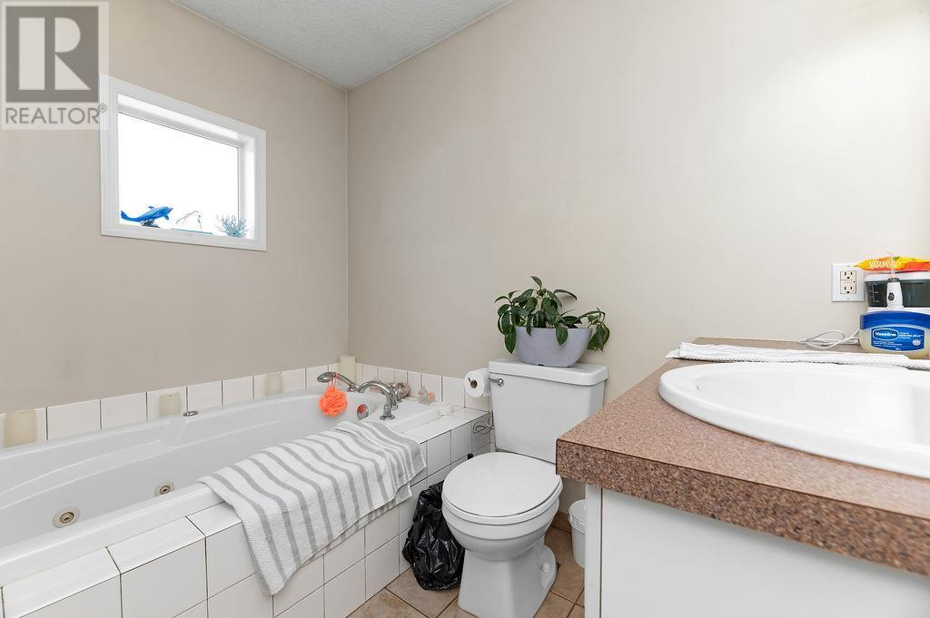 5722 Vermillion Street, Edgewater, British Columbia  V0A 1E0 - Photo 20 - 10345067