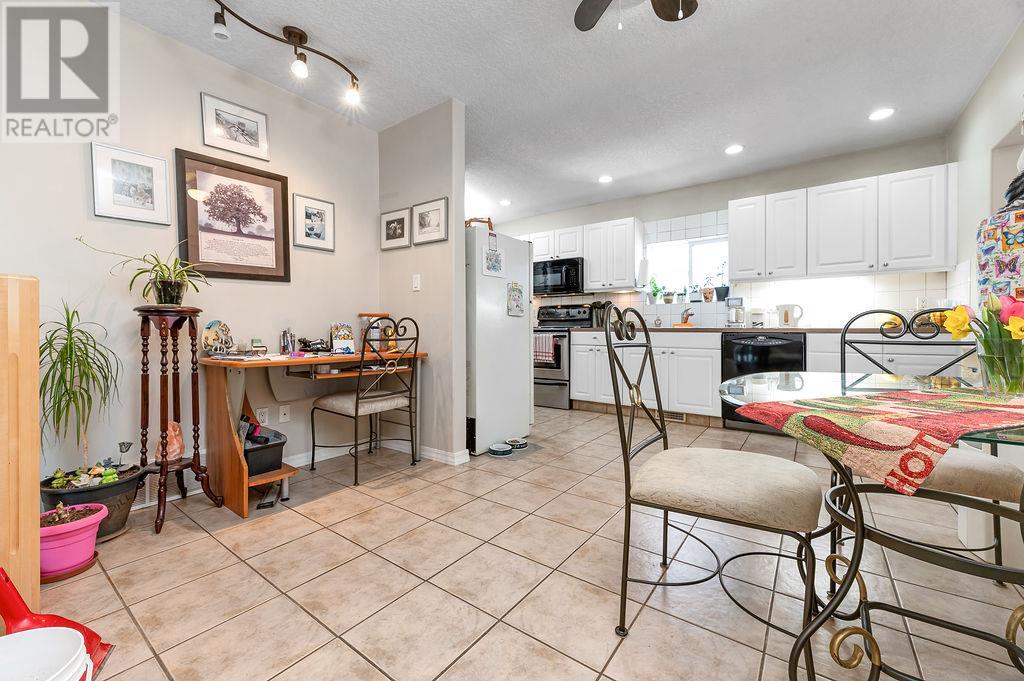 5722 Vermillion Street, Edgewater, British Columbia  V0A 1E0 - Photo 4 - 10345067