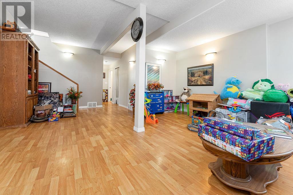 5722 Vermillion Street, Edgewater, British Columbia  V0A 1E0 - Photo 5 - 10345067