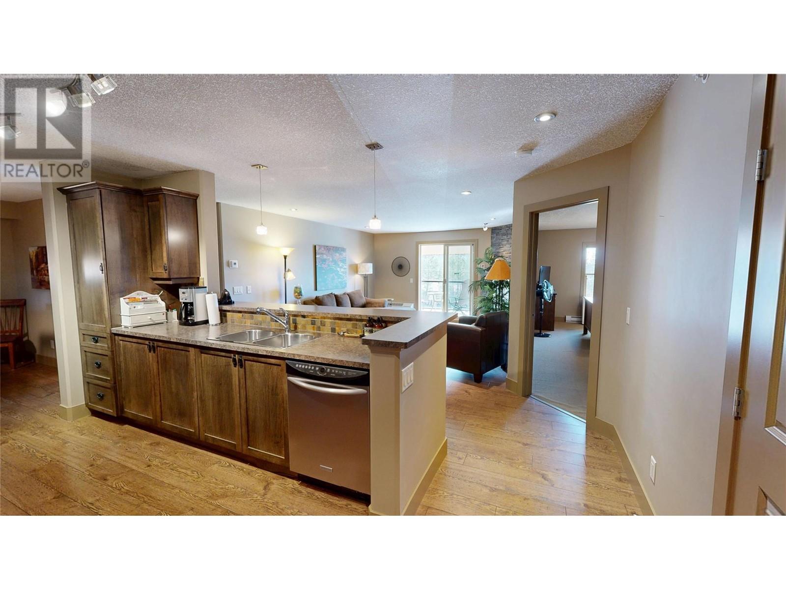 4874 Stanley Street Unit# 404, Radium Hot Springs, British Columbia  V0A 1M0 - Photo 2 - 10345207