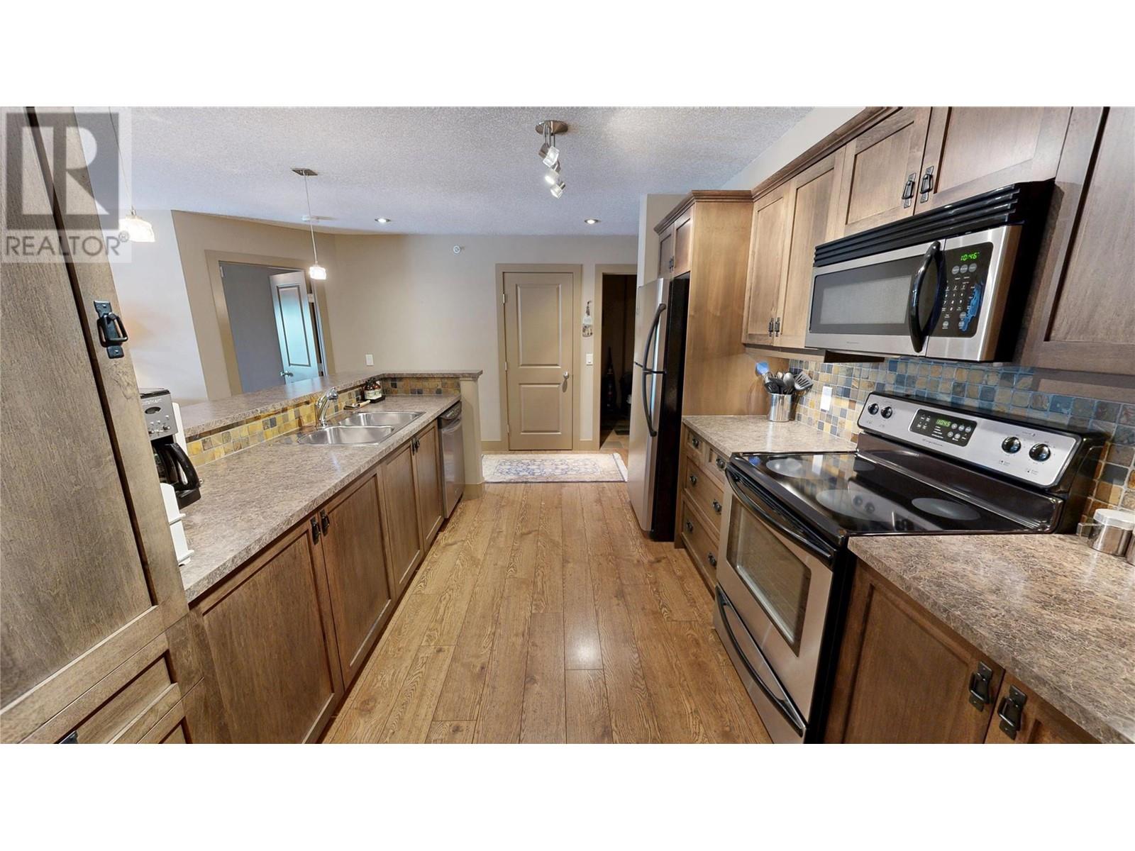 4874 Stanley Street Unit# 404, Radium Hot Springs, British Columbia  V0A 1M0 - Photo 6 - 10345207