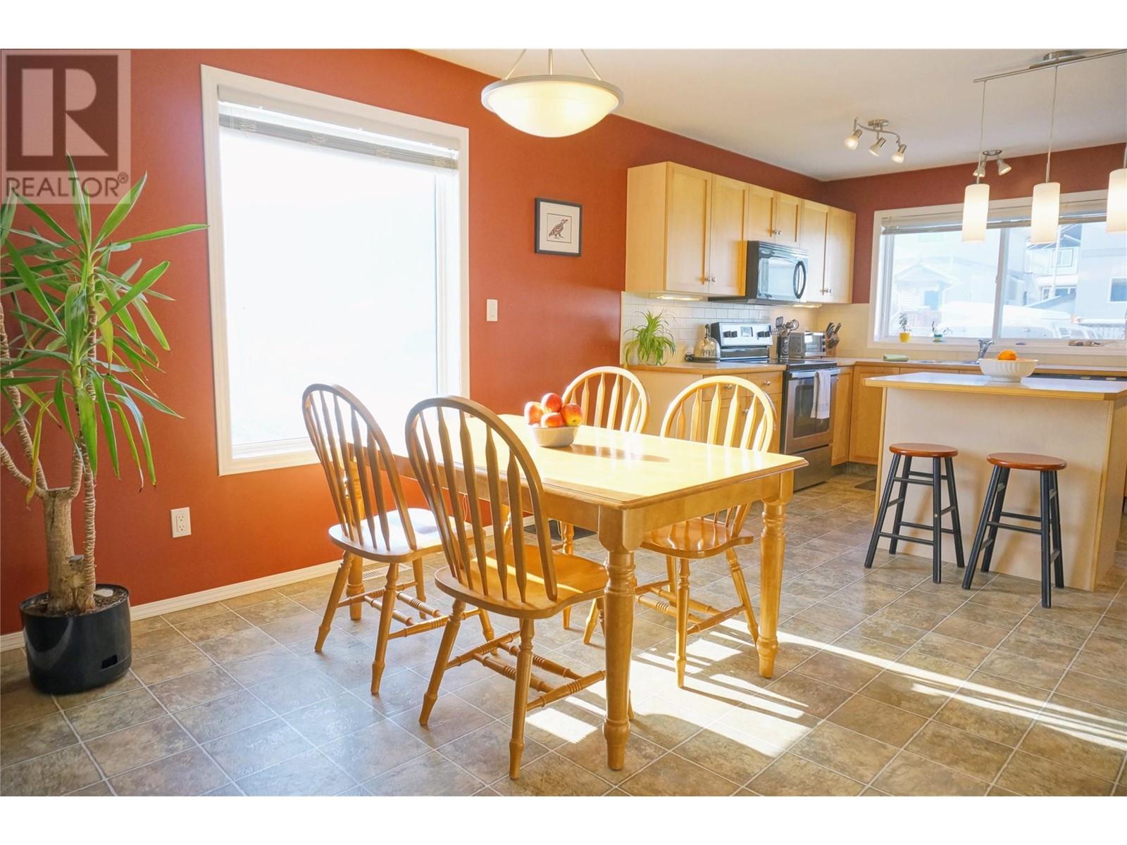 2208 13th Avenue, Invermere, British Columbia  V0A 1K4 - Photo 4 - 10333780