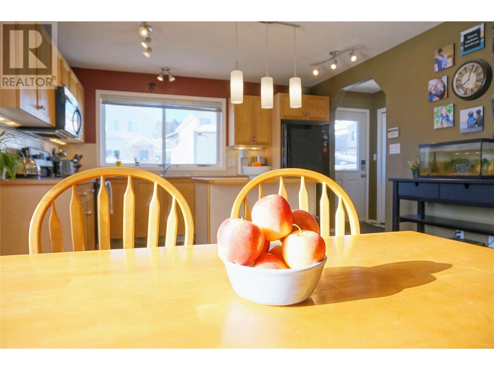 2208 13th Avenue, Invermere, British Columbia  V0A 1K4 - Photo 7 - 10333780