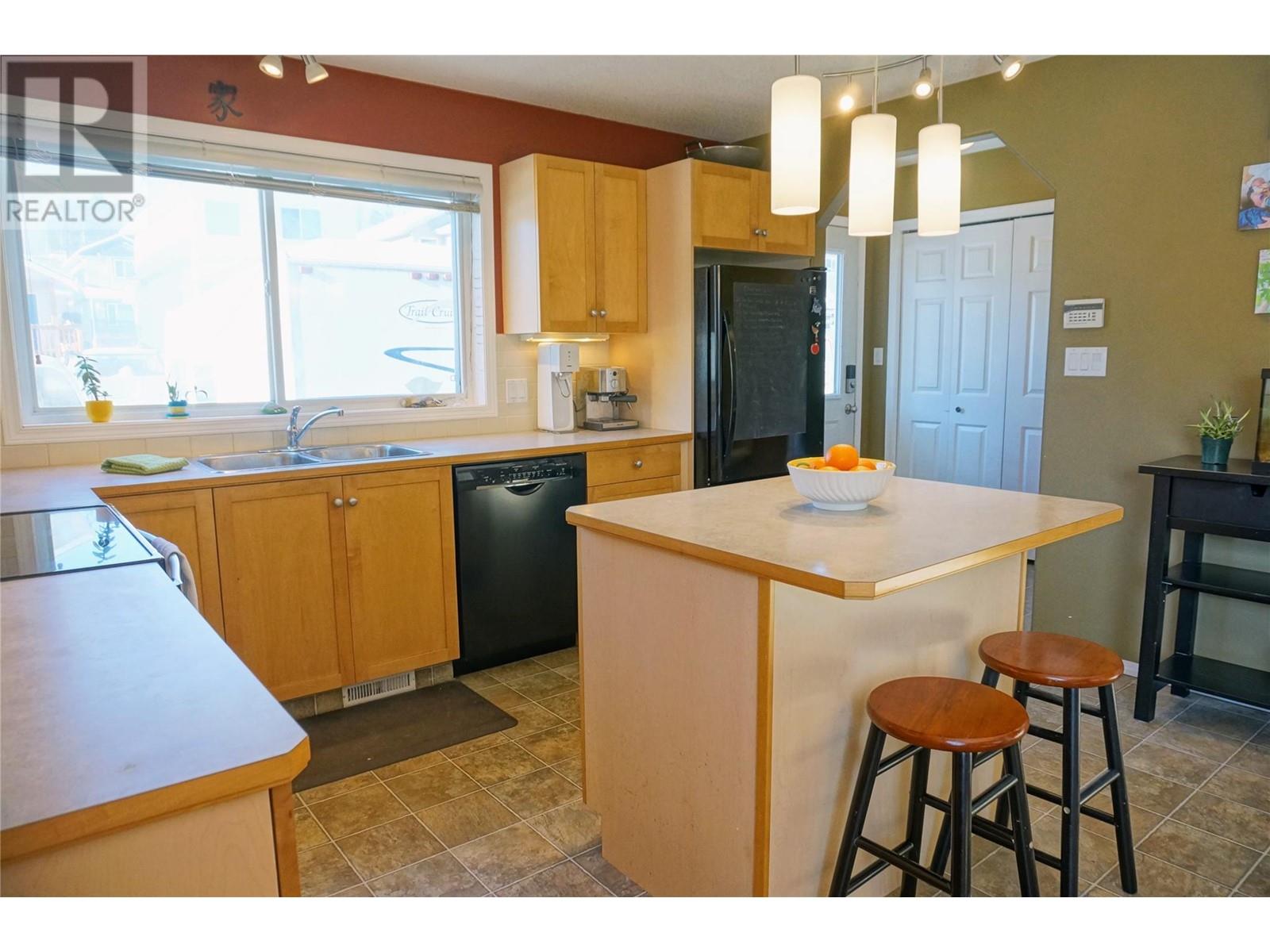 2208 13th Avenue, Invermere, British Columbia  V0A 1K4 - Photo 8 - 10333780