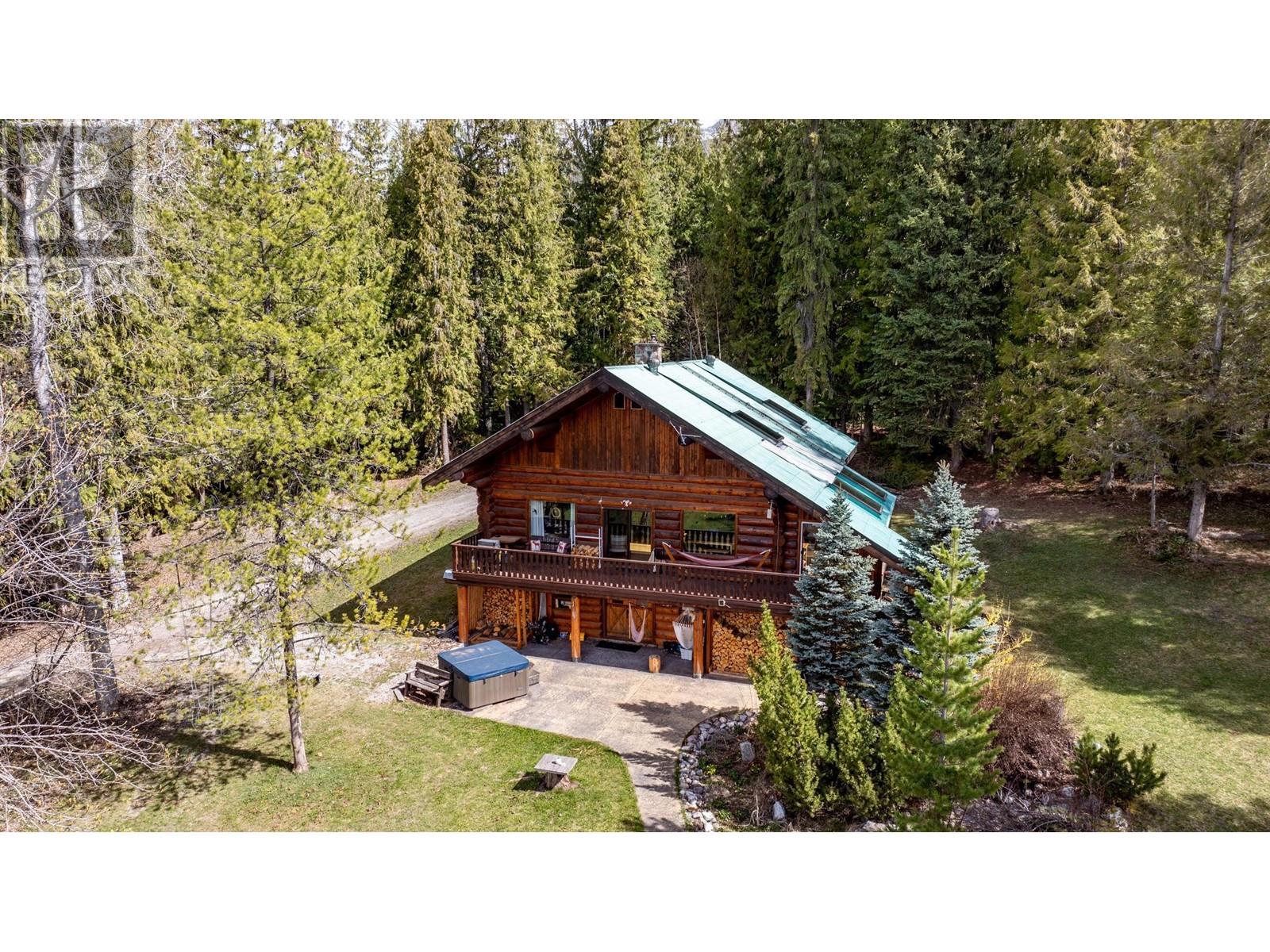 1569 Hartley Road, Golden, British Columbia  V0A 1H1 - Photo 10 - 10345423