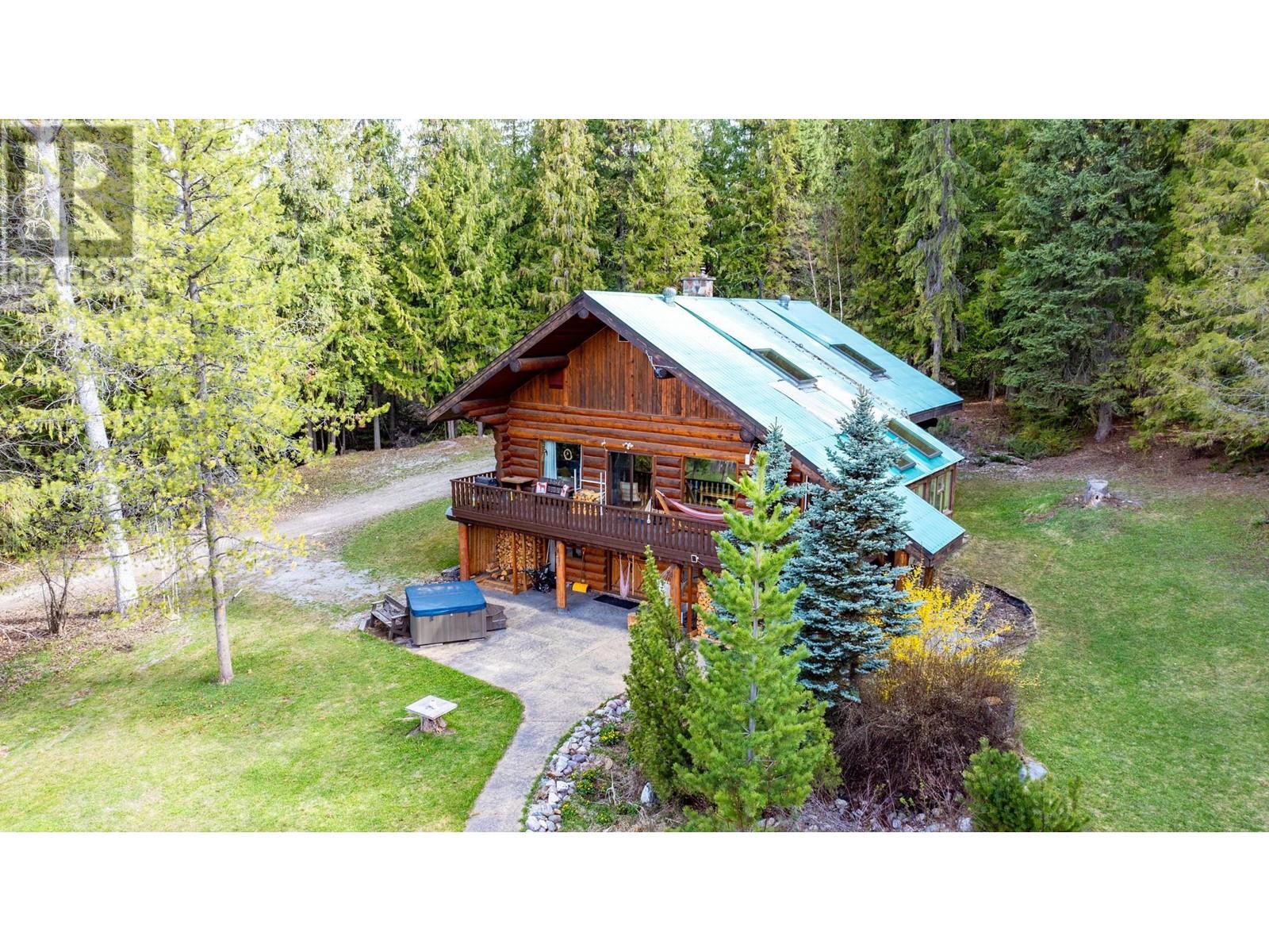 1569 Hartley Road, Golden, British Columbia  V0A 1H1 - Photo 3 - 10345423