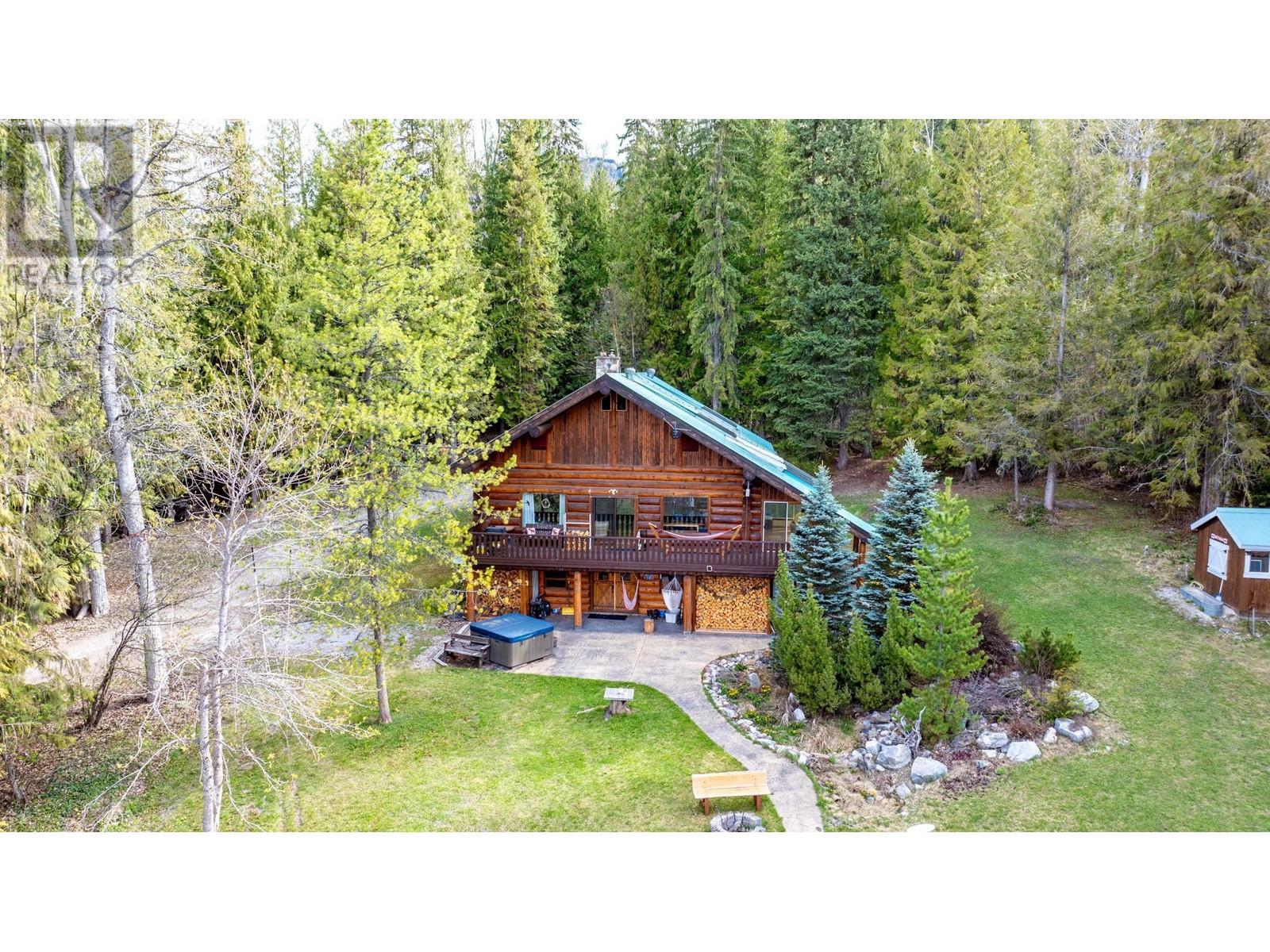 1569 Hartley Road, Golden, British Columbia  V0A 1H1 - Photo 4 - 10345423
