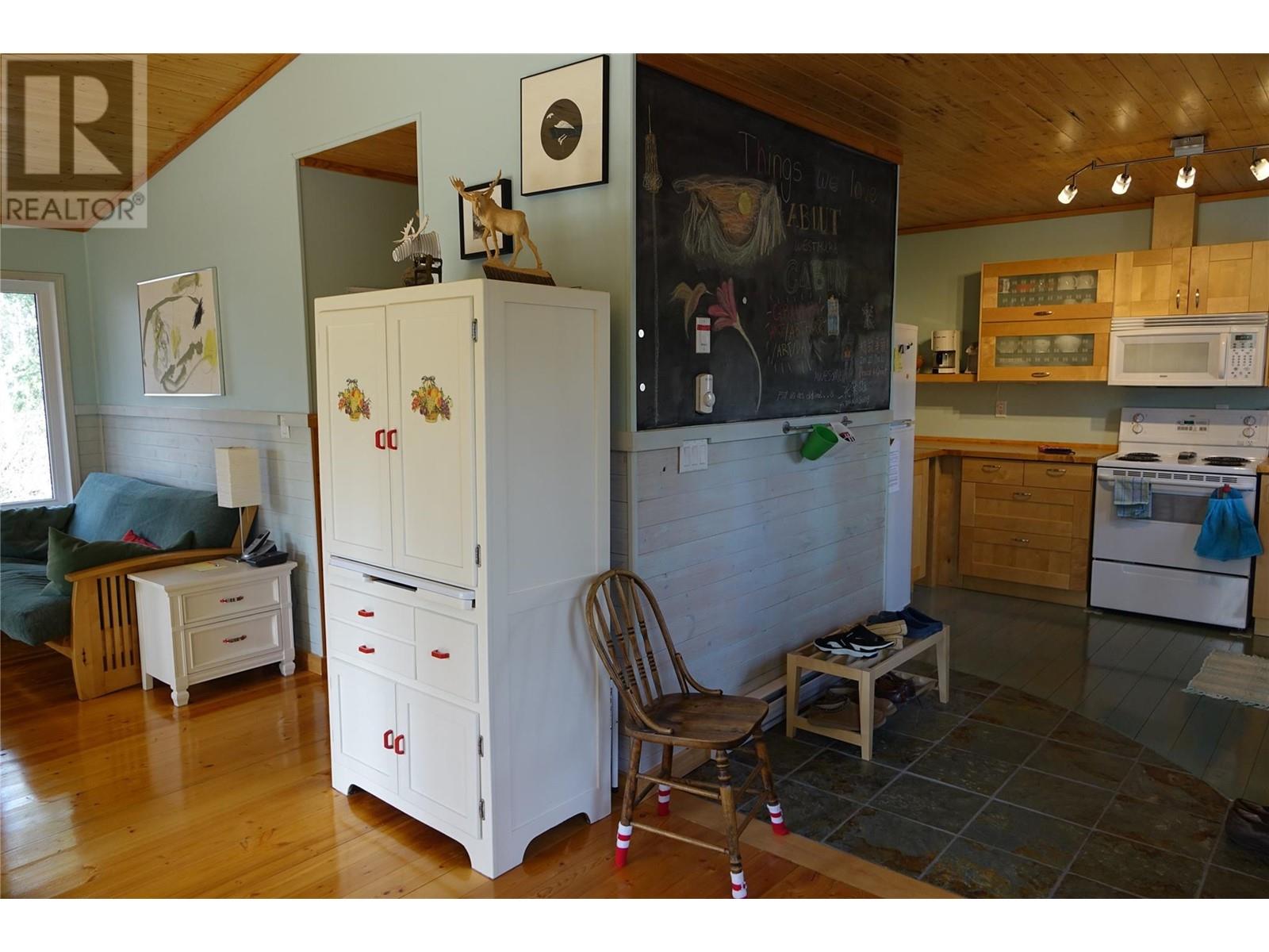 2304 Holmes-Deakin Road, Golden, British Columbia  V0A 1H1 - Photo 7 - 10345886