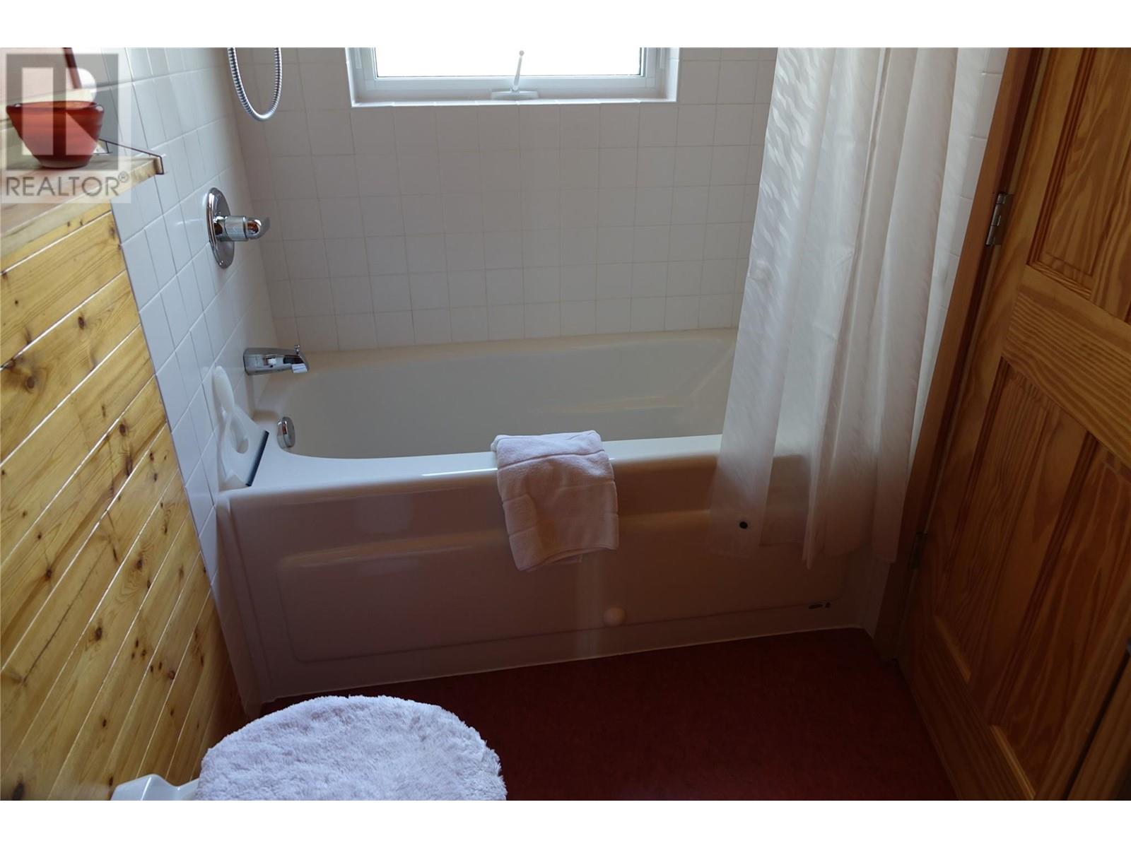2304 Holmes-Deakin Road, Golden, British Columbia  V0A 1H1 - Photo 8 - 10345886