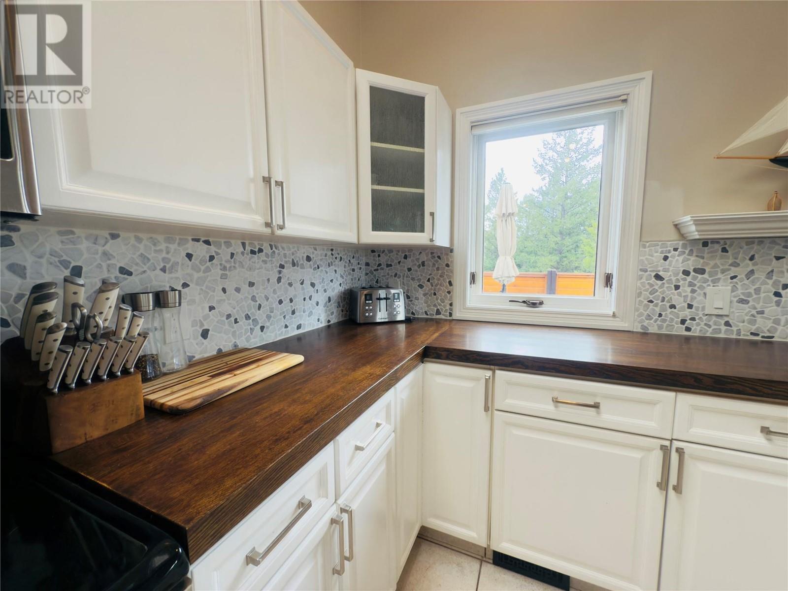 771 Lakeview Drive, Windermere, British Columbia  V0A 1K3 - Photo 10 - 10345780