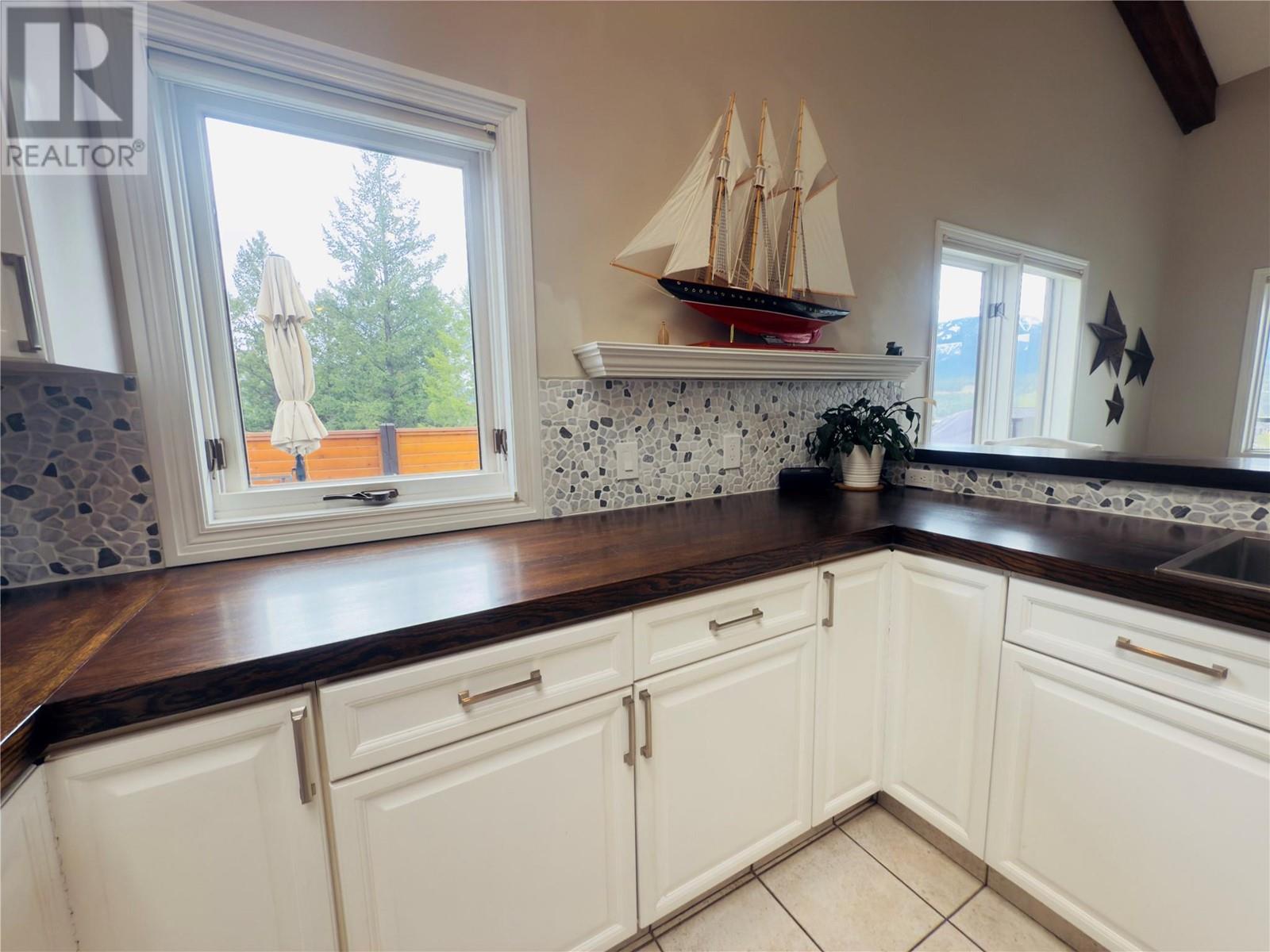 771 Lakeview Drive, Windermere, British Columbia  V0A 1K3 - Photo 11 - 10345780