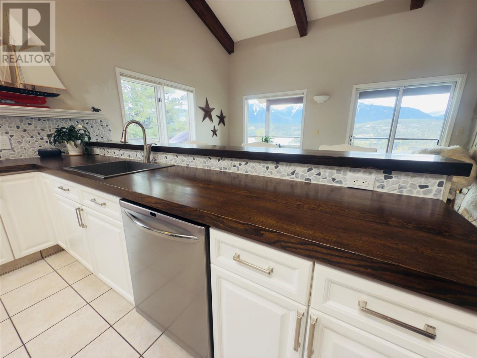 771 Lakeview Drive, Windermere, British Columbia  V0A 1K3 - Photo 12 - 10345780