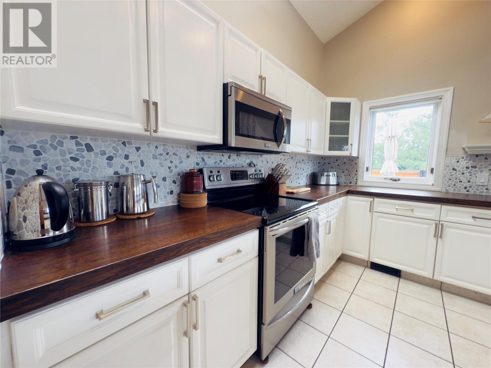 771 Lakeview Drive, Windermere, British Columbia  V0A 1K3 - Photo 9 - 10345780
