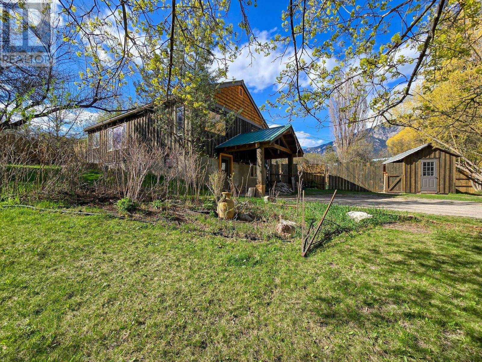 5765 Columbia Road, Edgewater, British Columbia  V0A 1E0 - Photo 11 - 10345473