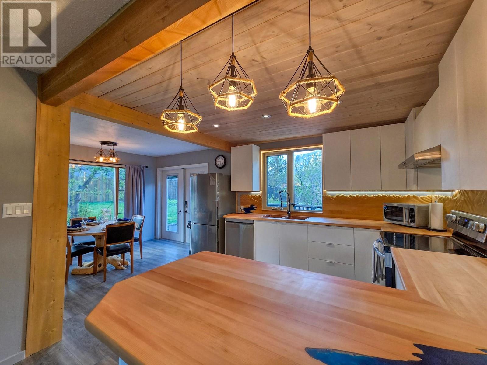 5765 Columbia Road, Edgewater, British Columbia  V0A 1E0 - Photo 38 - 10345473