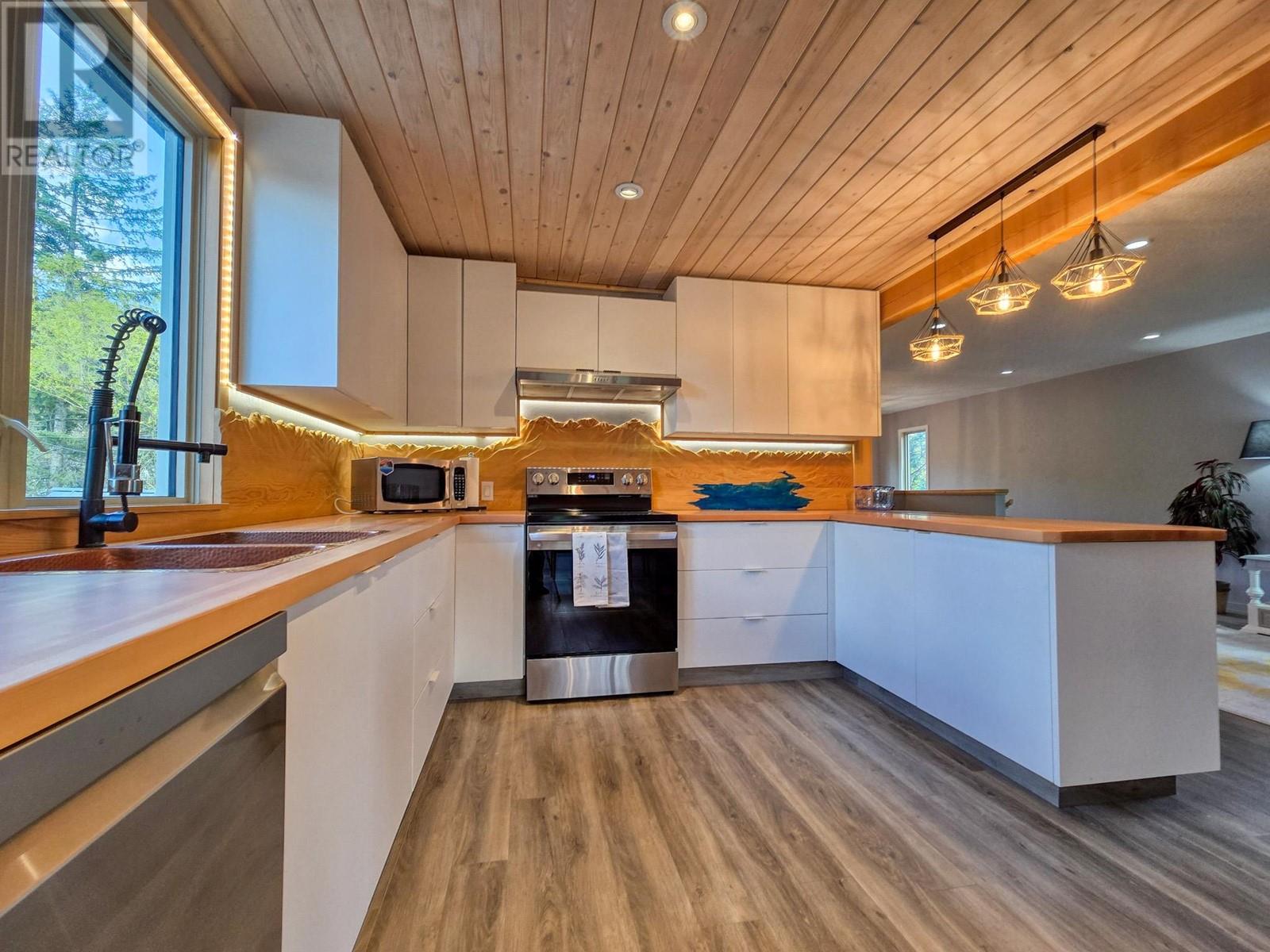 5765 Columbia Road, Edgewater, British Columbia  V0A 1E0 - Photo 41 - 10345473