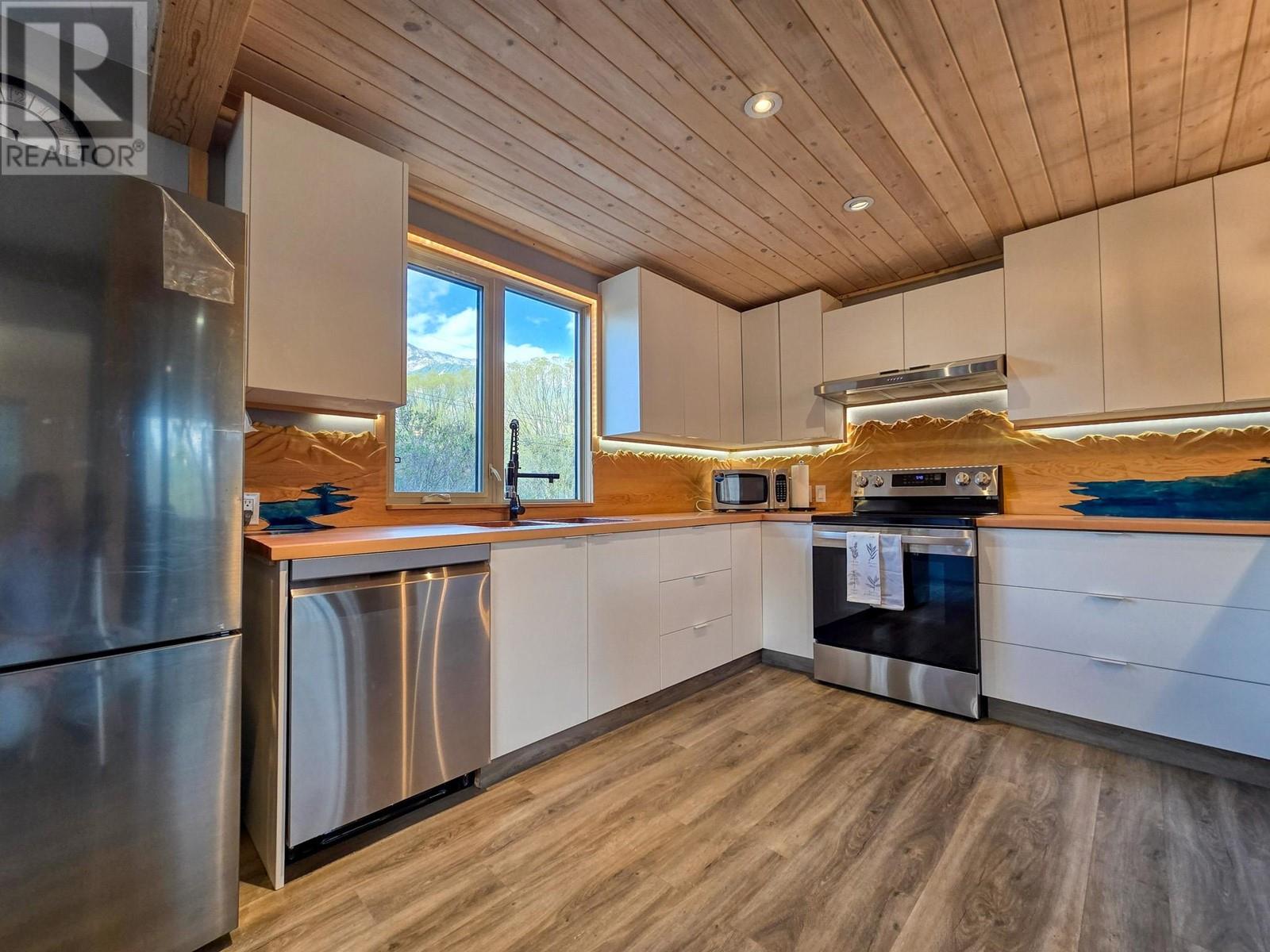 5765 Columbia Road, Edgewater, British Columbia  V0A 1E0 - Photo 42 - 10345473