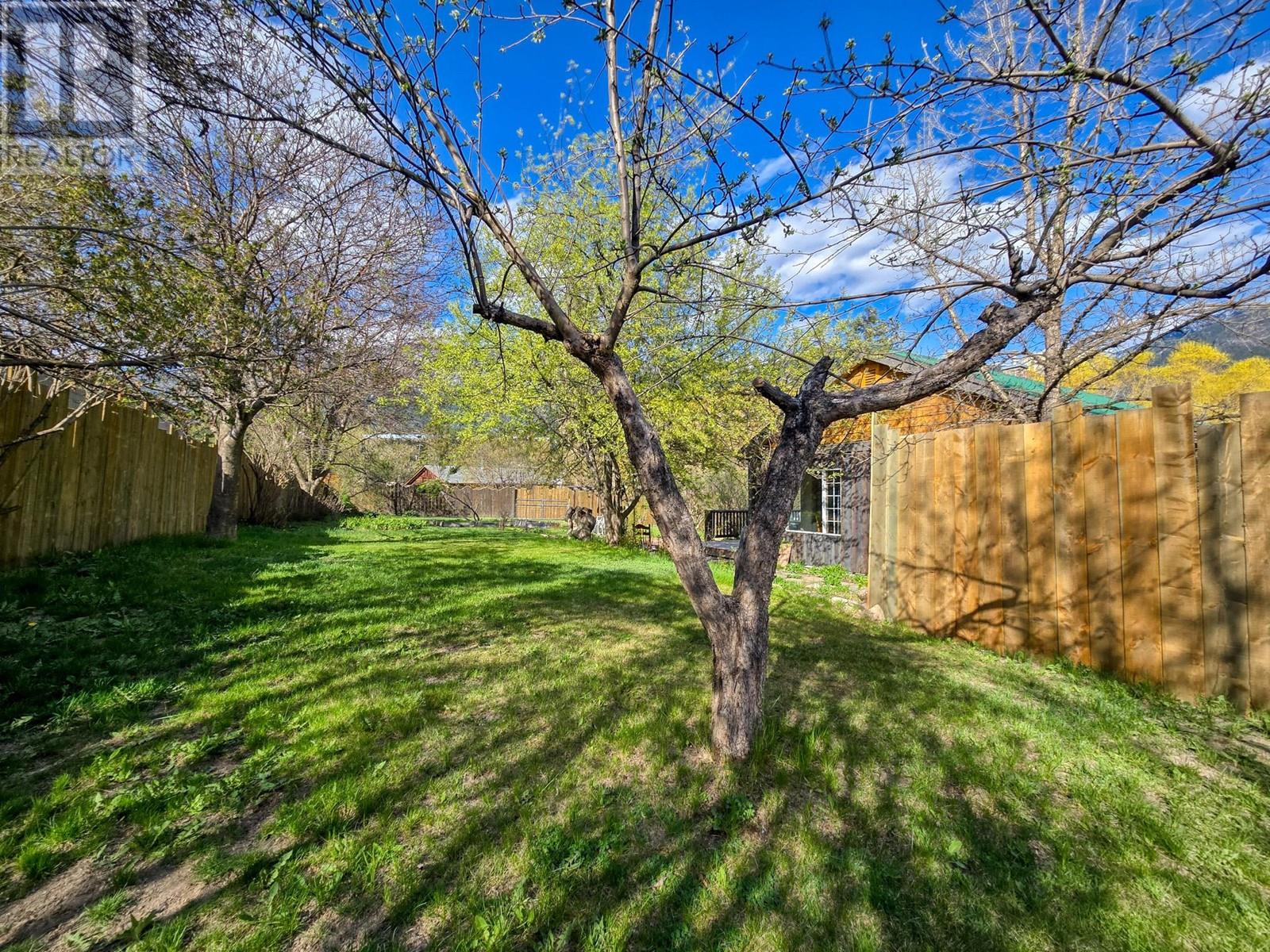 5765 Columbia Road, Edgewater, British Columbia  V0A 1E0 - Photo 53 - 10345473