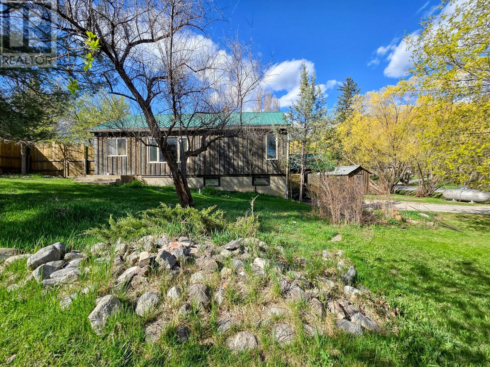 5765 Columbia Road, Edgewater, British Columbia  V0A 1E0 - Photo 9 - 10345473