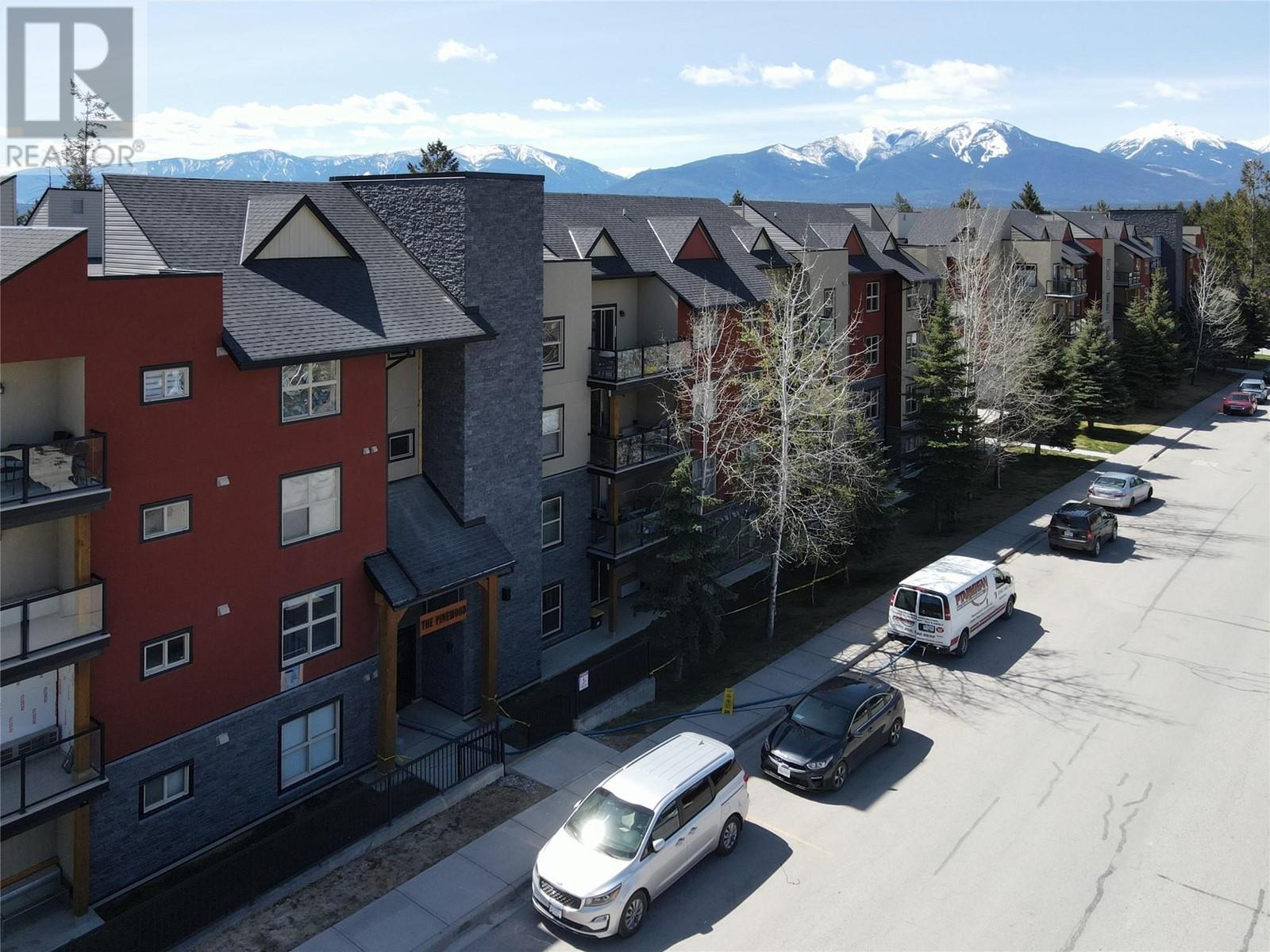 4884 Stanley Street Unit# 302, Radium Hot Springs, British Columbia  V0A 1M0 - Photo 3 - 10345372