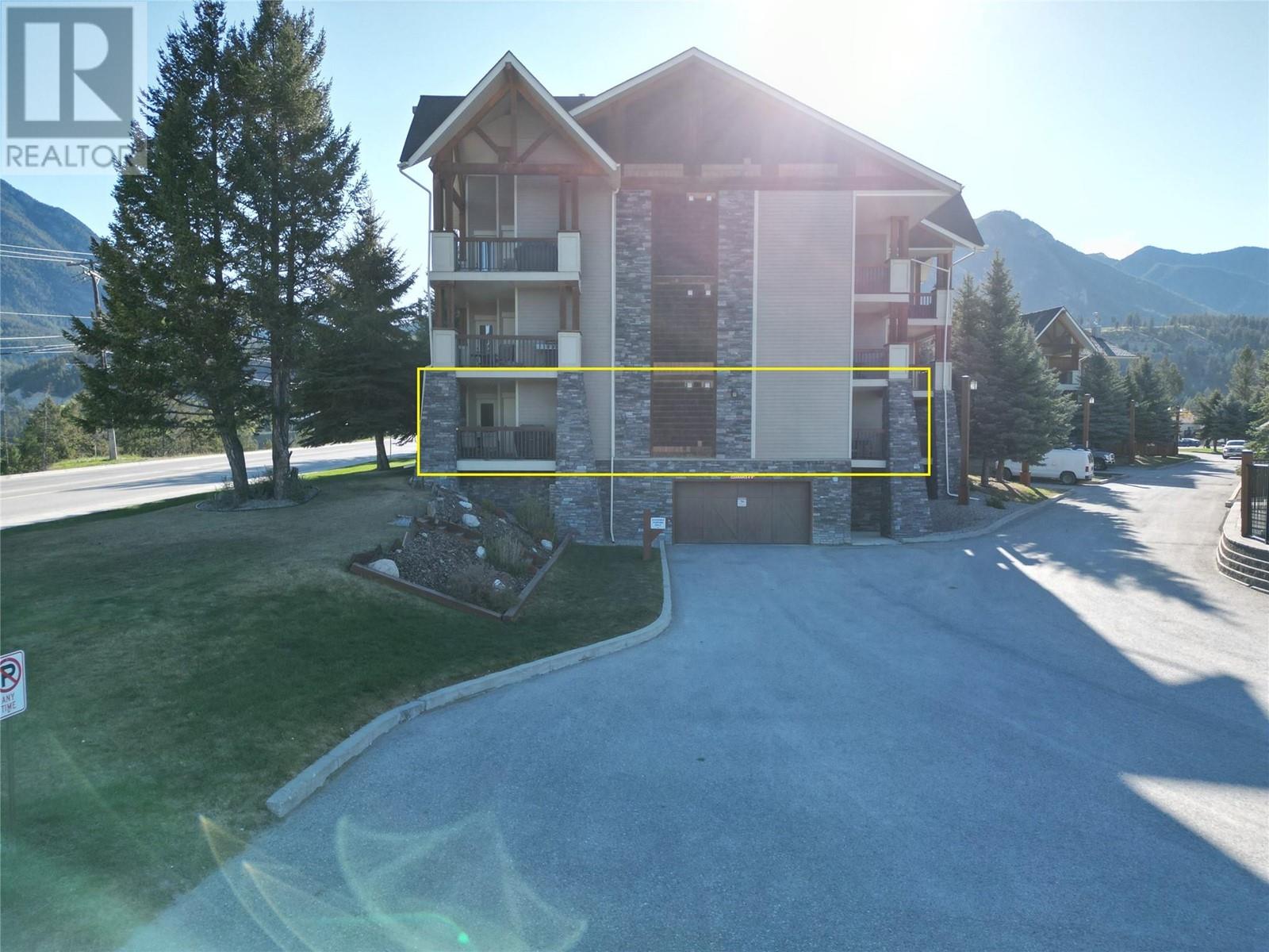 7495 Columbia Avenue Unit# 1101, Radium Hot Springs, British Columbia  V0A 1M0 - Photo 2 - 10346242