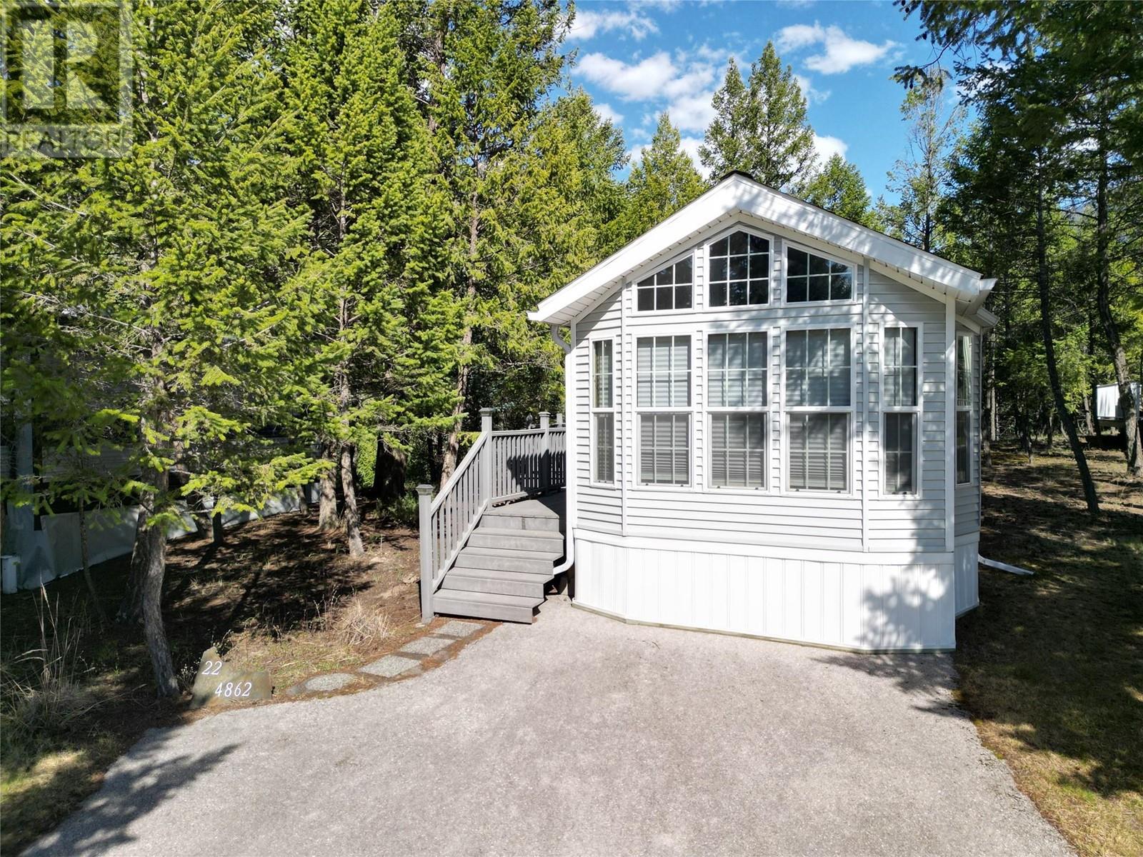 4862 Lynx Drive, Radium Hot Springs, British Columbia  V0A 1M0 - Photo 1 - 10346754