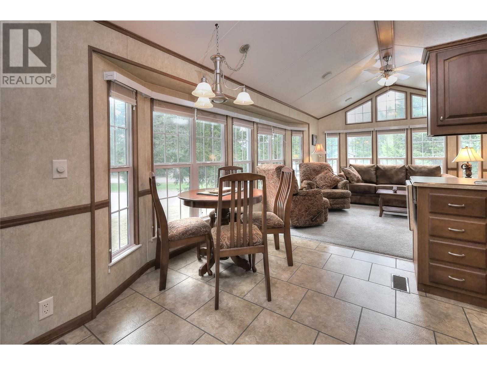 4862 Lynx Drive, Radium Hot Springs, British Columbia  V0A 1M0 - Photo 12 - 10346754