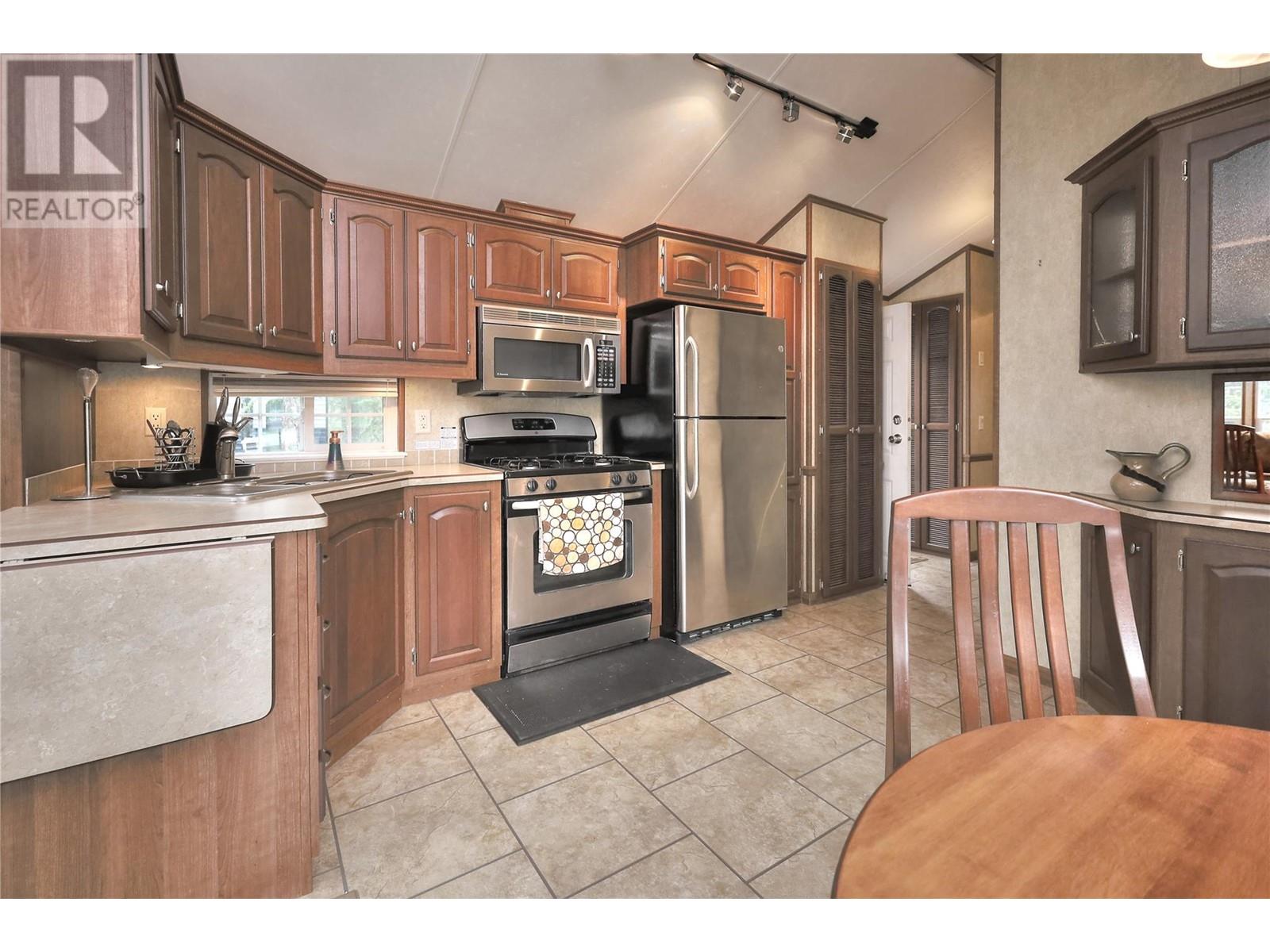 4862 Lynx Drive, Radium Hot Springs, British Columbia  V0A 1M0 - Photo 13 - 10346754
