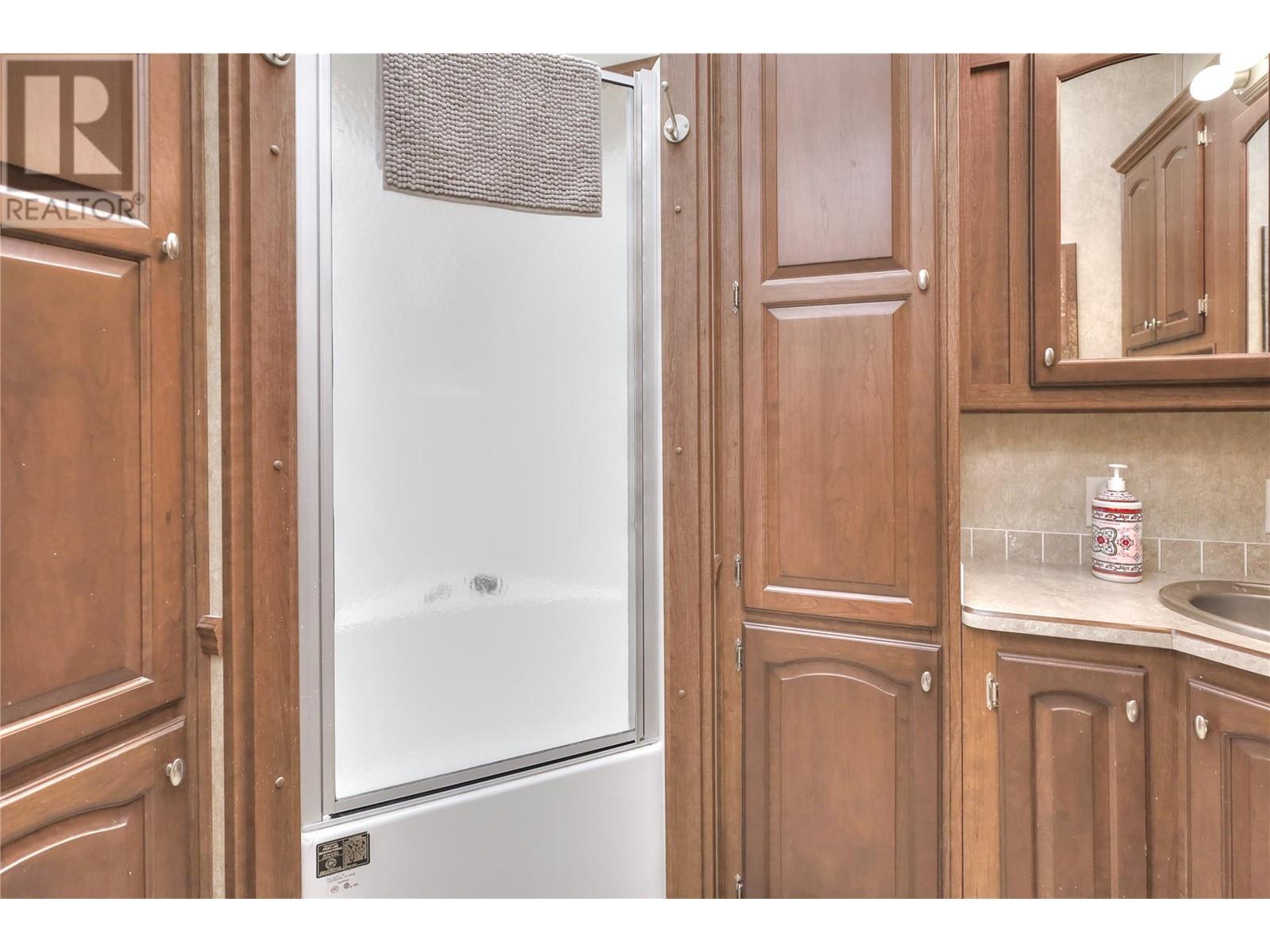 4862 Lynx Drive, Radium Hot Springs, British Columbia  V0A 1M0 - Photo 18 - 10346754