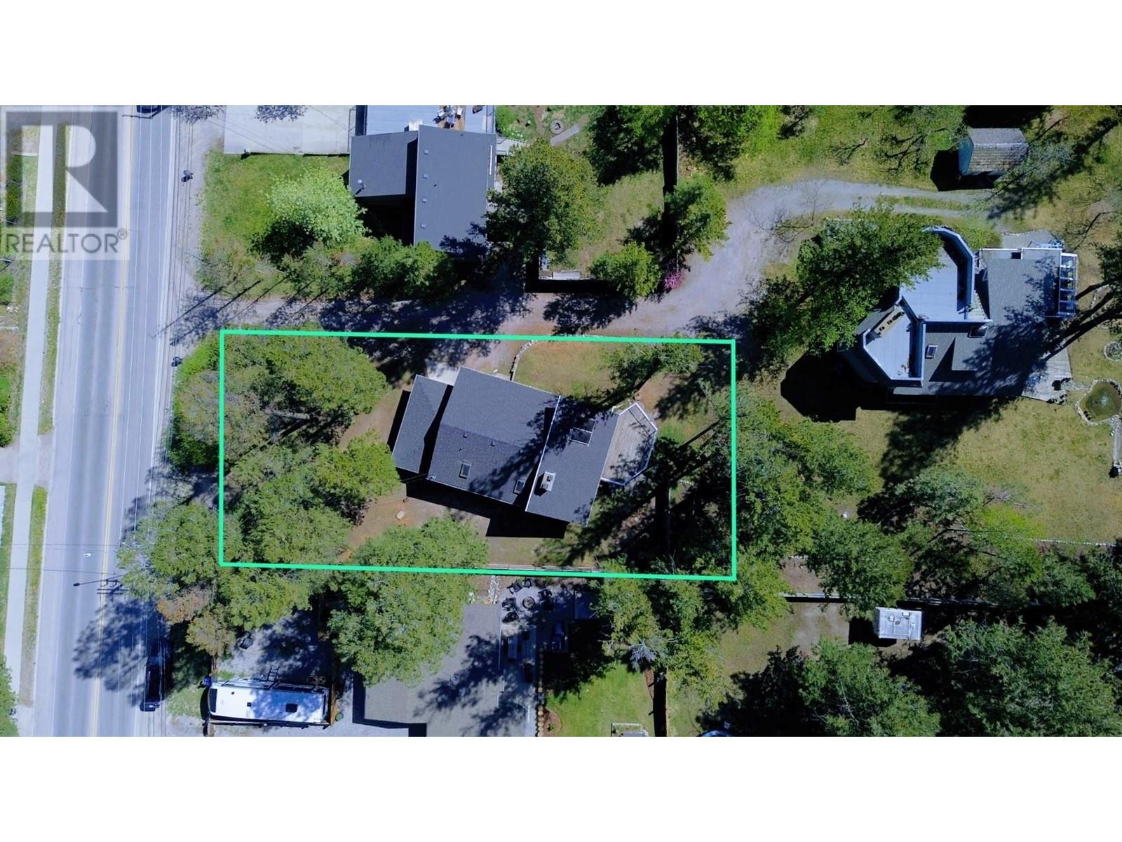 1229 13th Street, Invermere, British Columbia  V0A 1K0 - Photo 2 - 10346823
