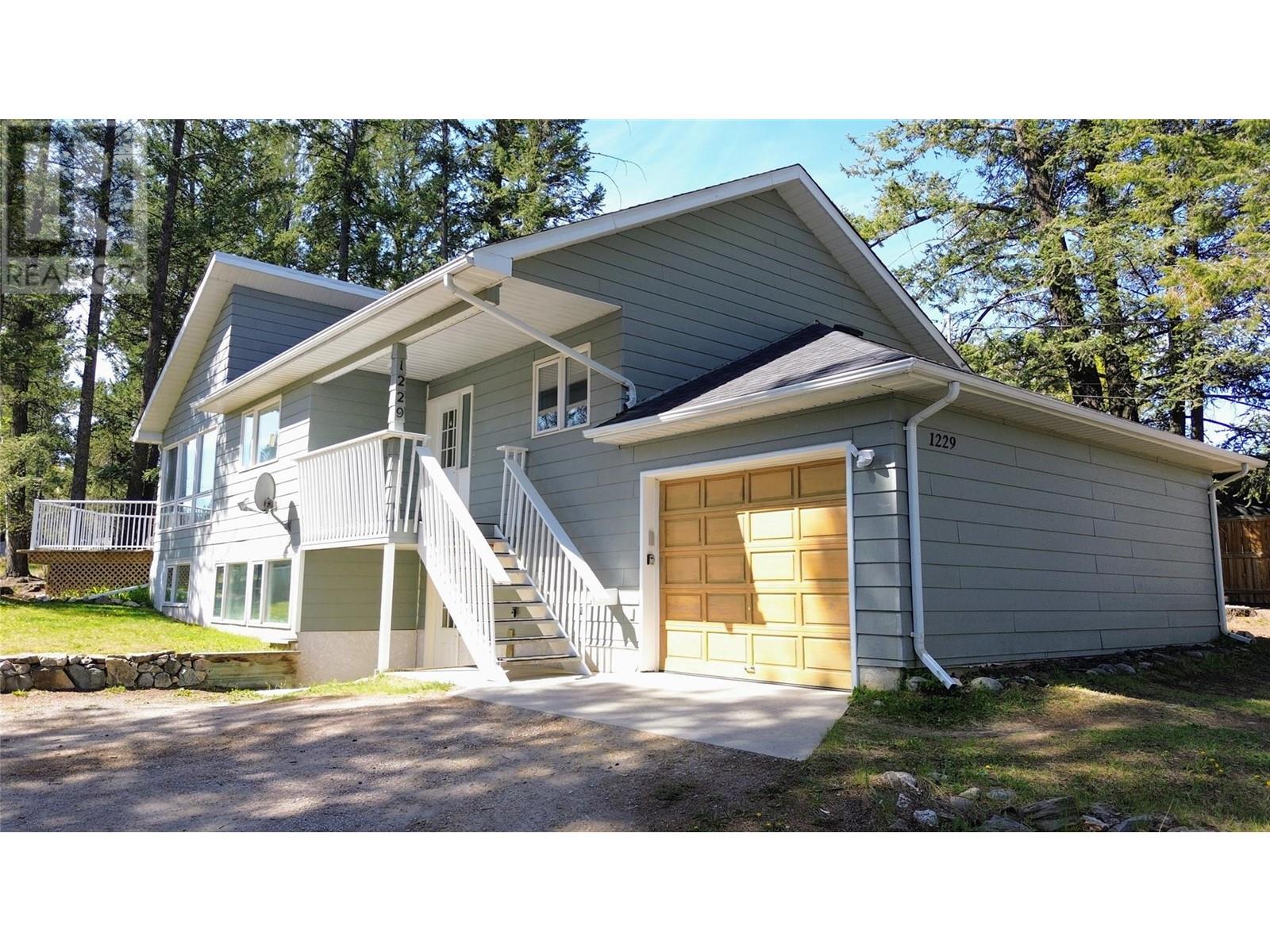 1229 13th Street, Invermere, British Columbia  V0A 1K0 - Photo 3 - 10346823