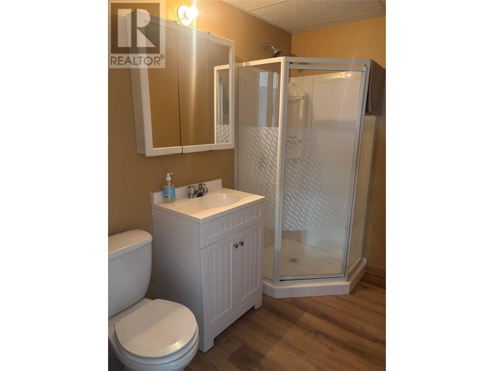 5724 Vermillion Street, Edgewater, British Columbia  V0A 1E0 - Photo 14 - 10347235