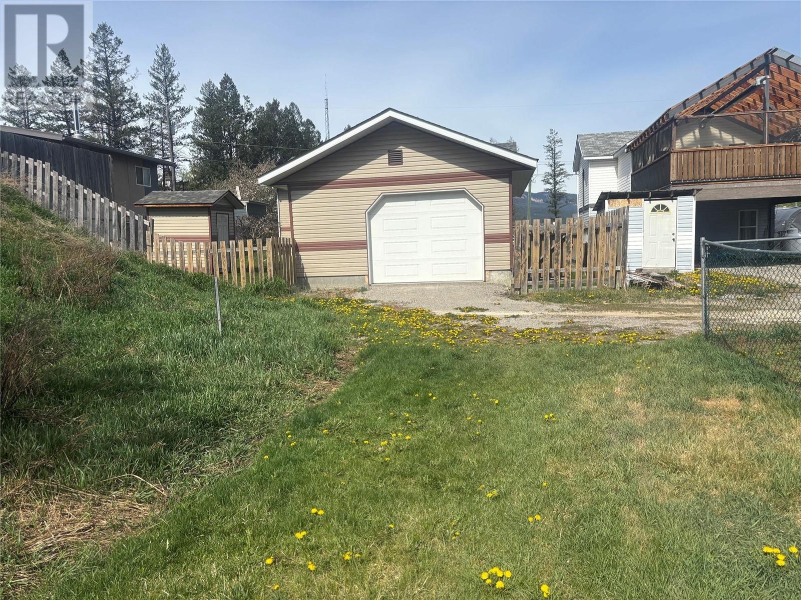 5724 Vermillion Street, Edgewater, British Columbia  V0A 1E0 - Photo 25 - 10347235