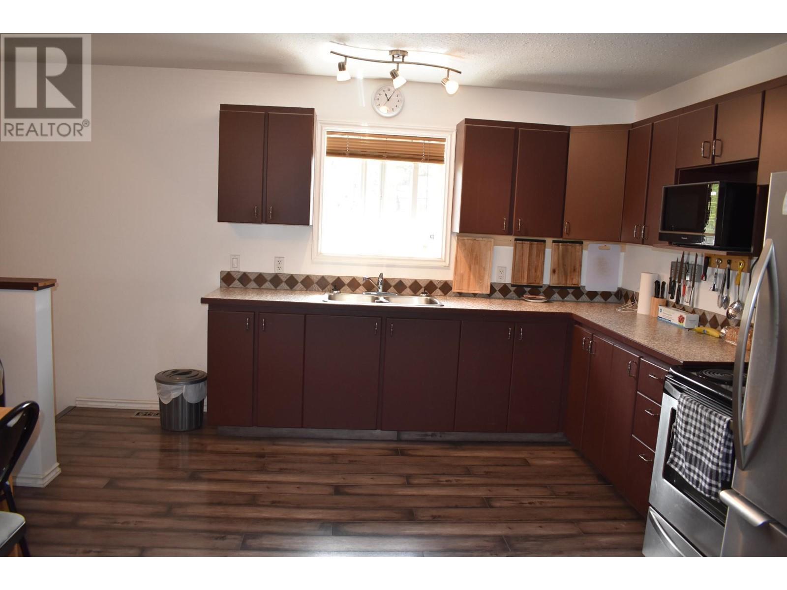 5724 Vermillion Street, Edgewater, British Columbia  V0A 1E0 - Photo 7 - 10347235