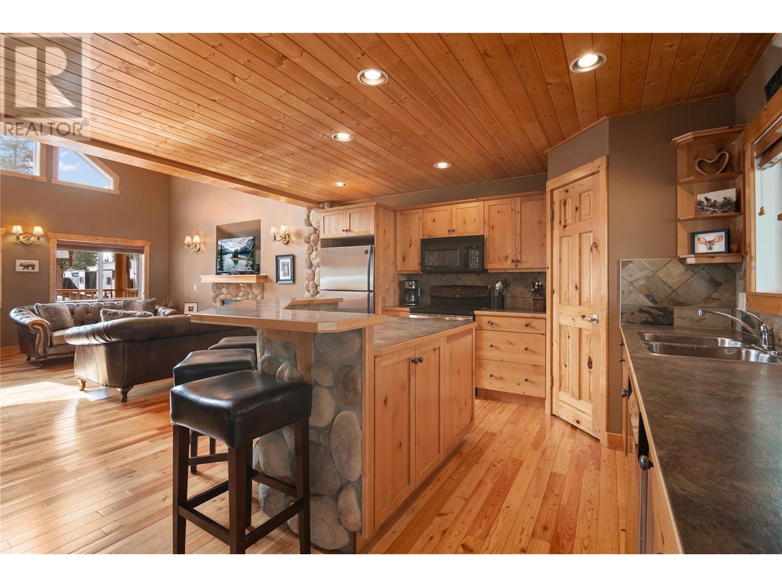 4868 Riverview Drive Unit# 12, Edgewater, British Columbia  V0A 1E0 - Photo 11 - 10347405