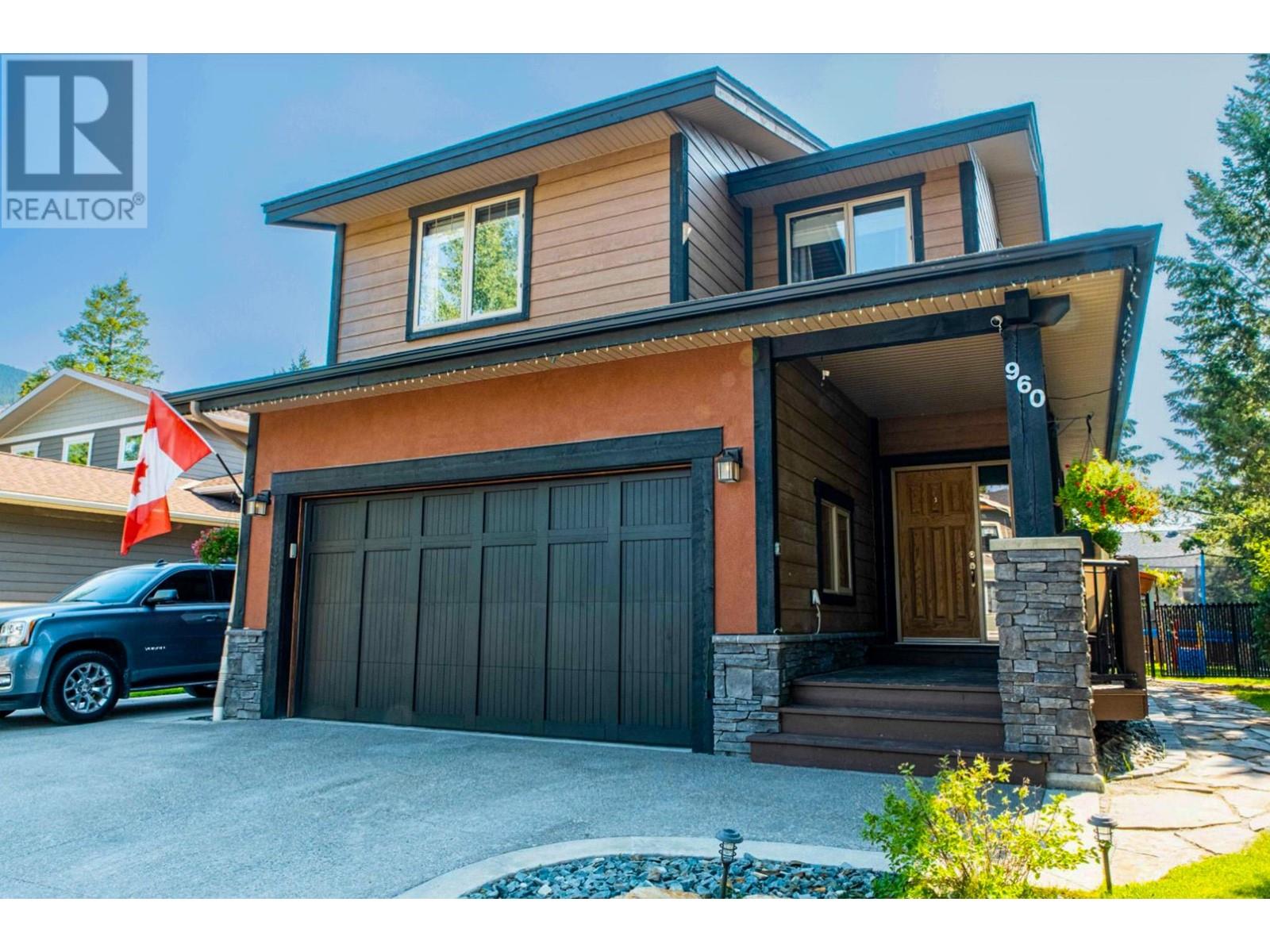 960 COPPER POINT Way, Invermere, British Columbia