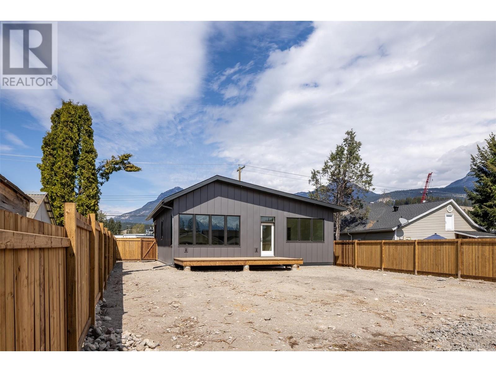 804 9th Street S, Golden, British Columbia  V0A 1H0 - Photo 4 - 10347663