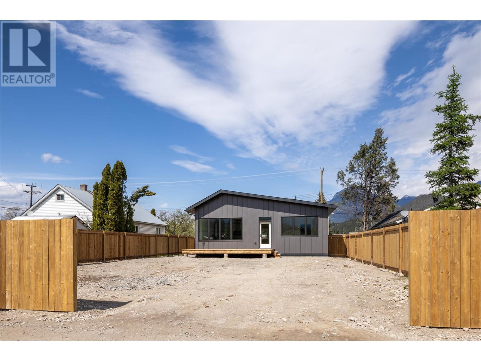 804 9th Street S, Golden, British Columbia  V0A 1H0 - Photo 42 - 10347663