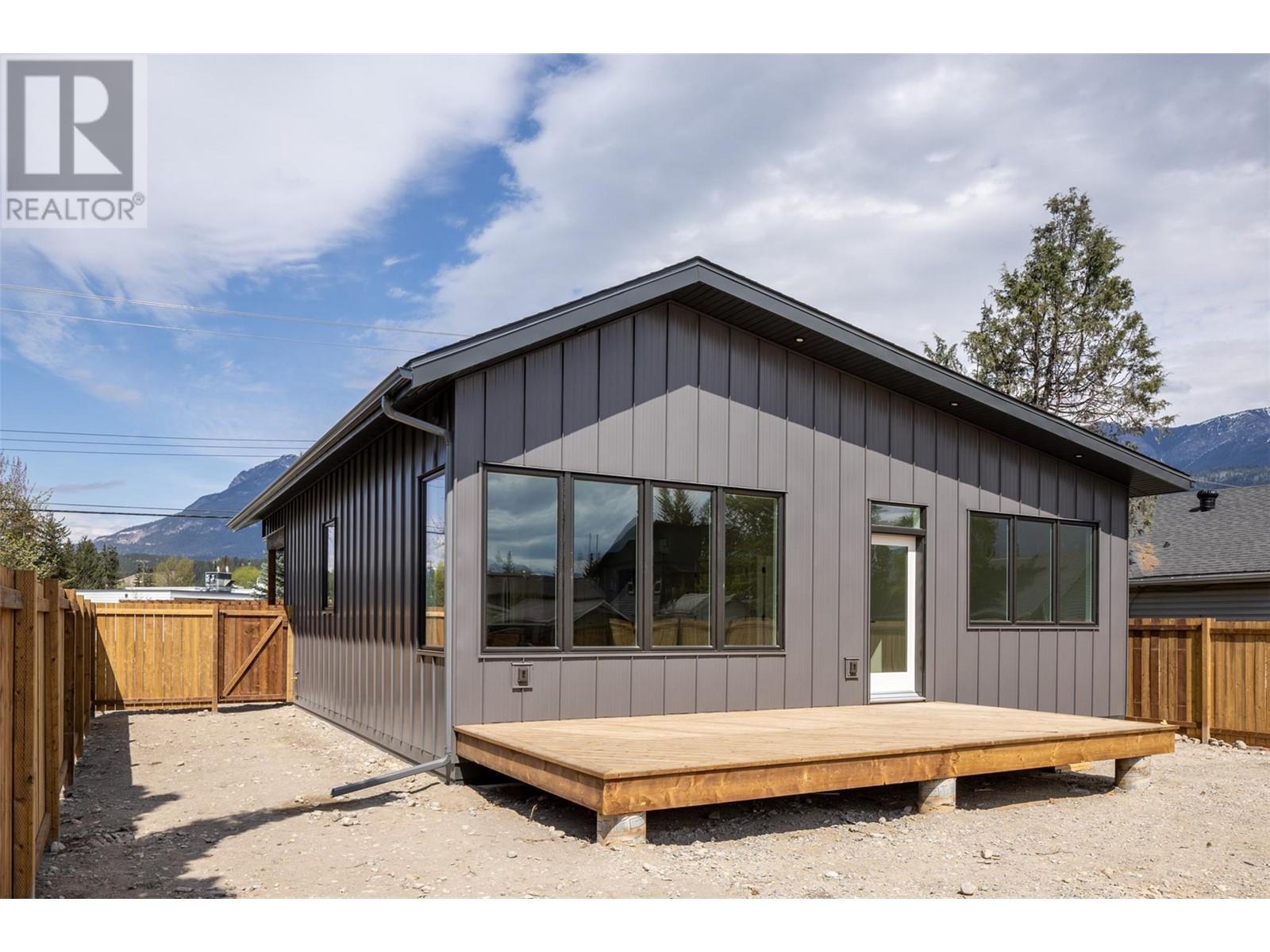 804 9th Street S, Golden, British Columbia  V0A 1H0 - Photo 5 - 10347663