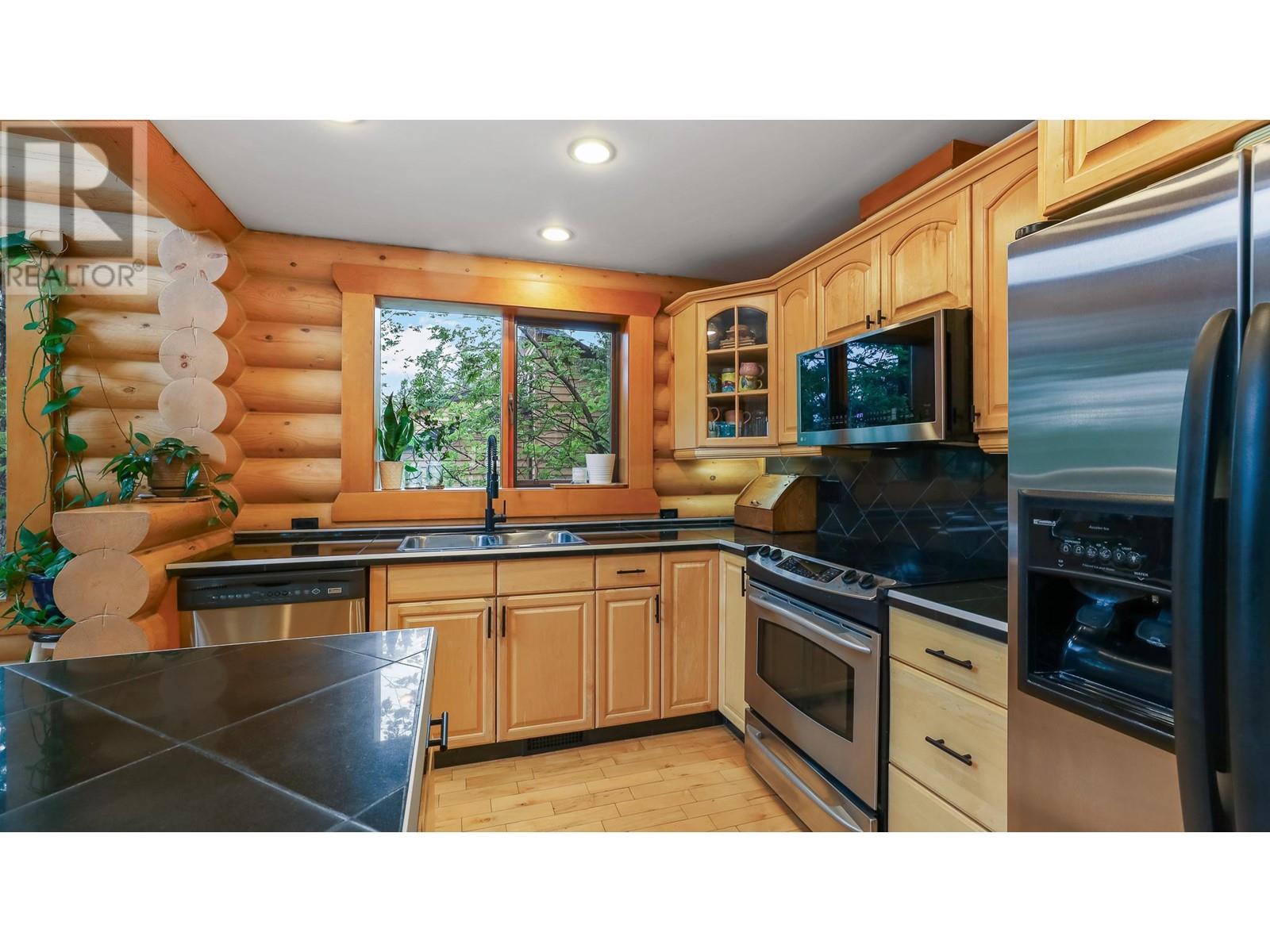 1602 11th Avenue, Invermere, British Columbia  V0A 1K4 - Photo 18 - 10347577