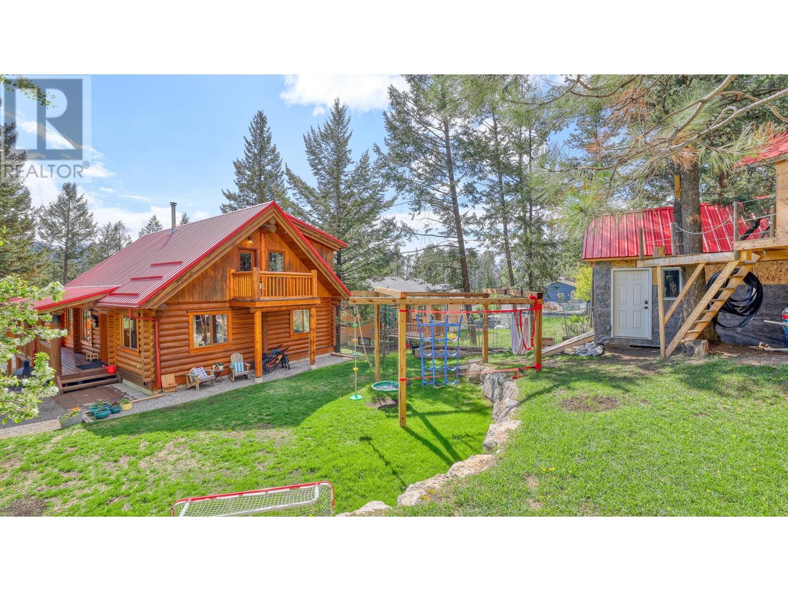 1602 11th Avenue, Invermere, British Columbia  V0A 1K4 - Photo 2 - 10347577