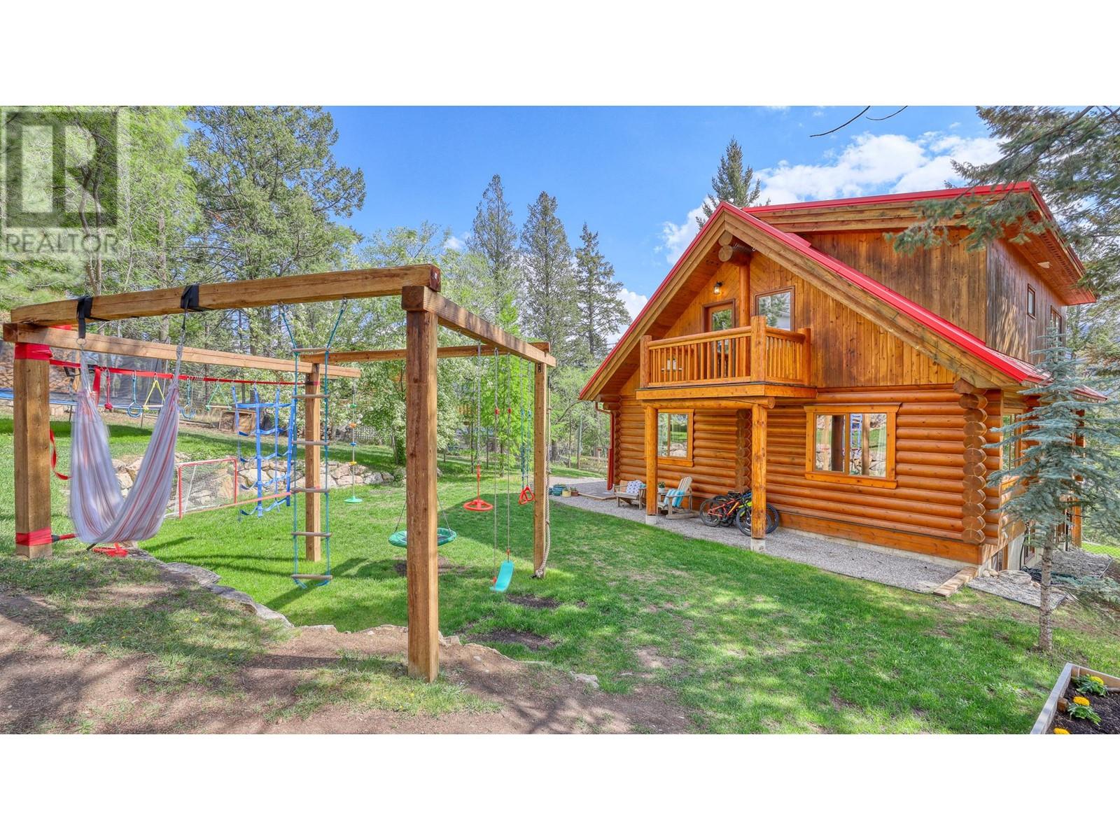 1602 11th Avenue, Invermere, British Columbia  V0A 1K4 - Photo 3 - 10347577