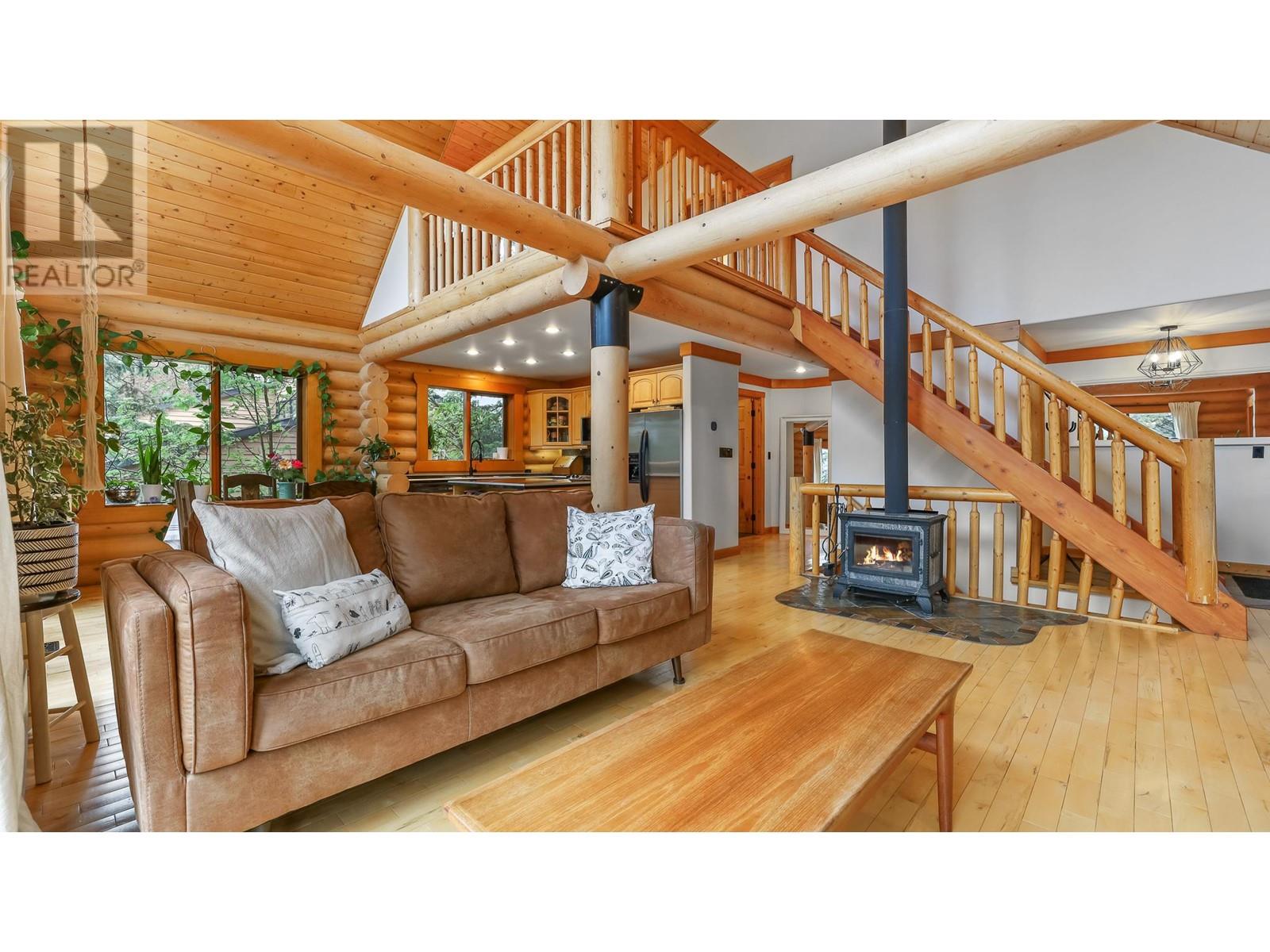 1602 11th Avenue, Invermere, British Columbia  V0A 1K4 - Photo 8 - 10347577