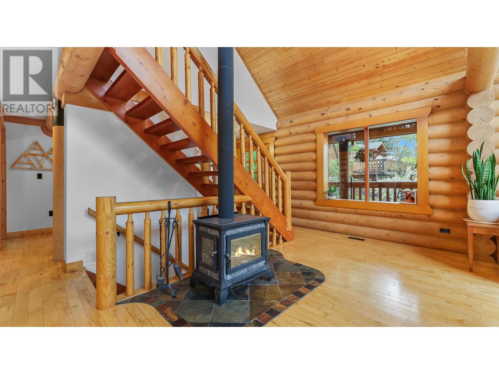 1602 11th Avenue, Invermere, British Columbia  V0A 1K4 - Photo 9 - 10347577