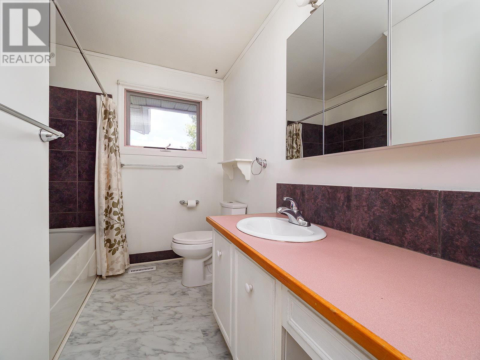 710 8th Street, Golden, British Columbia  V0A 1H0 - Photo 10 - 10348325