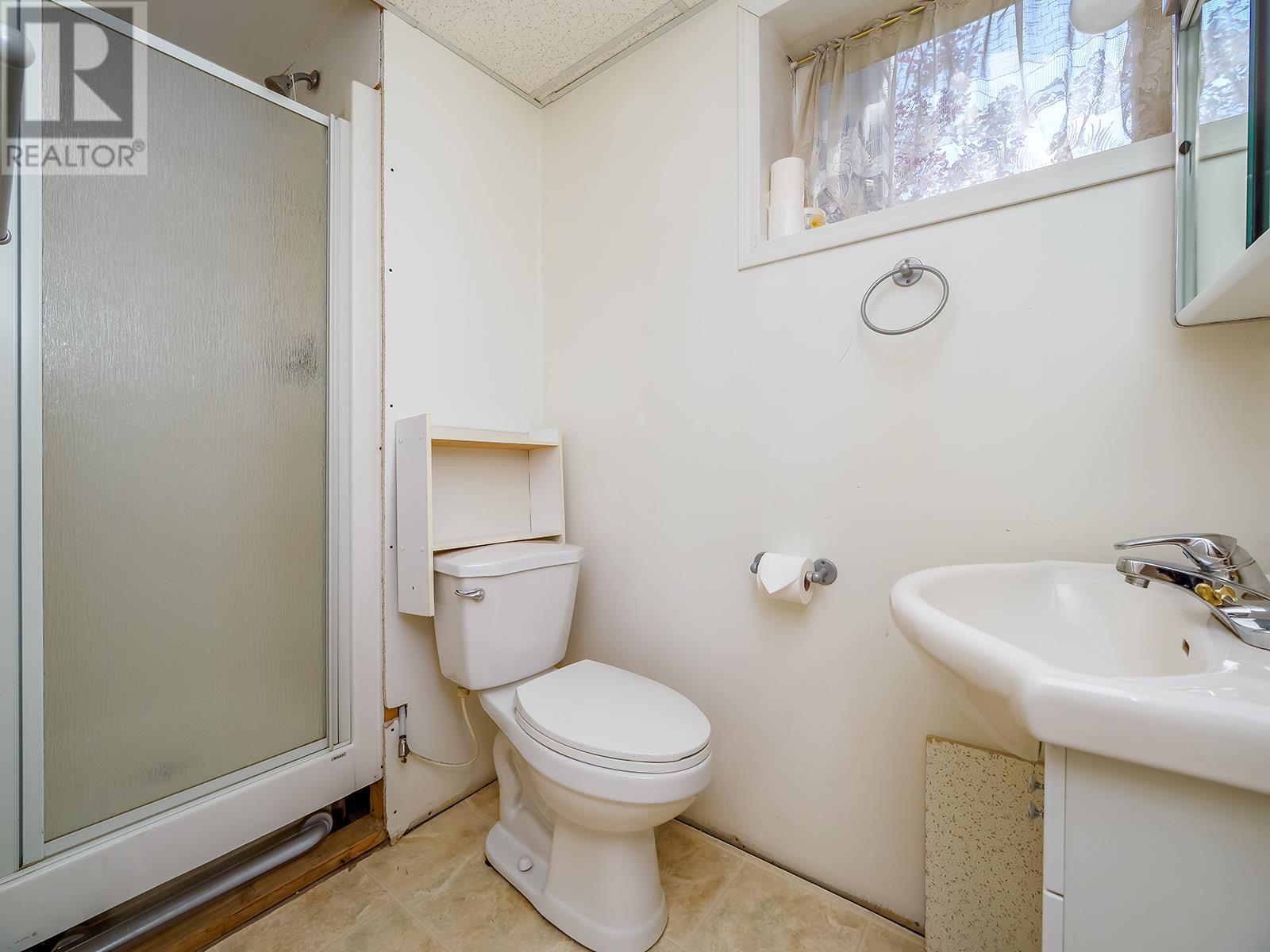 710 8th Street, Golden, British Columbia  V0A 1H0 - Photo 17 - 10348325