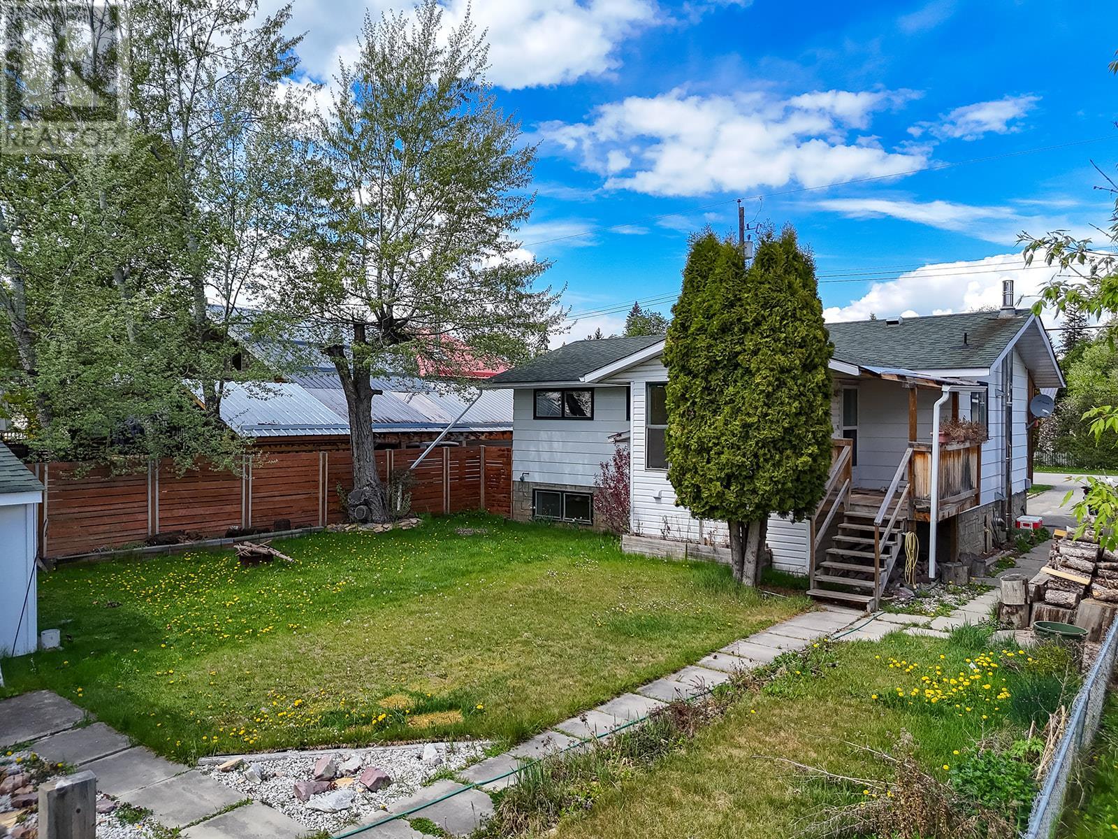 710 8th Street, Golden, British Columbia  V0A 1H0 - Photo 2 - 10348325