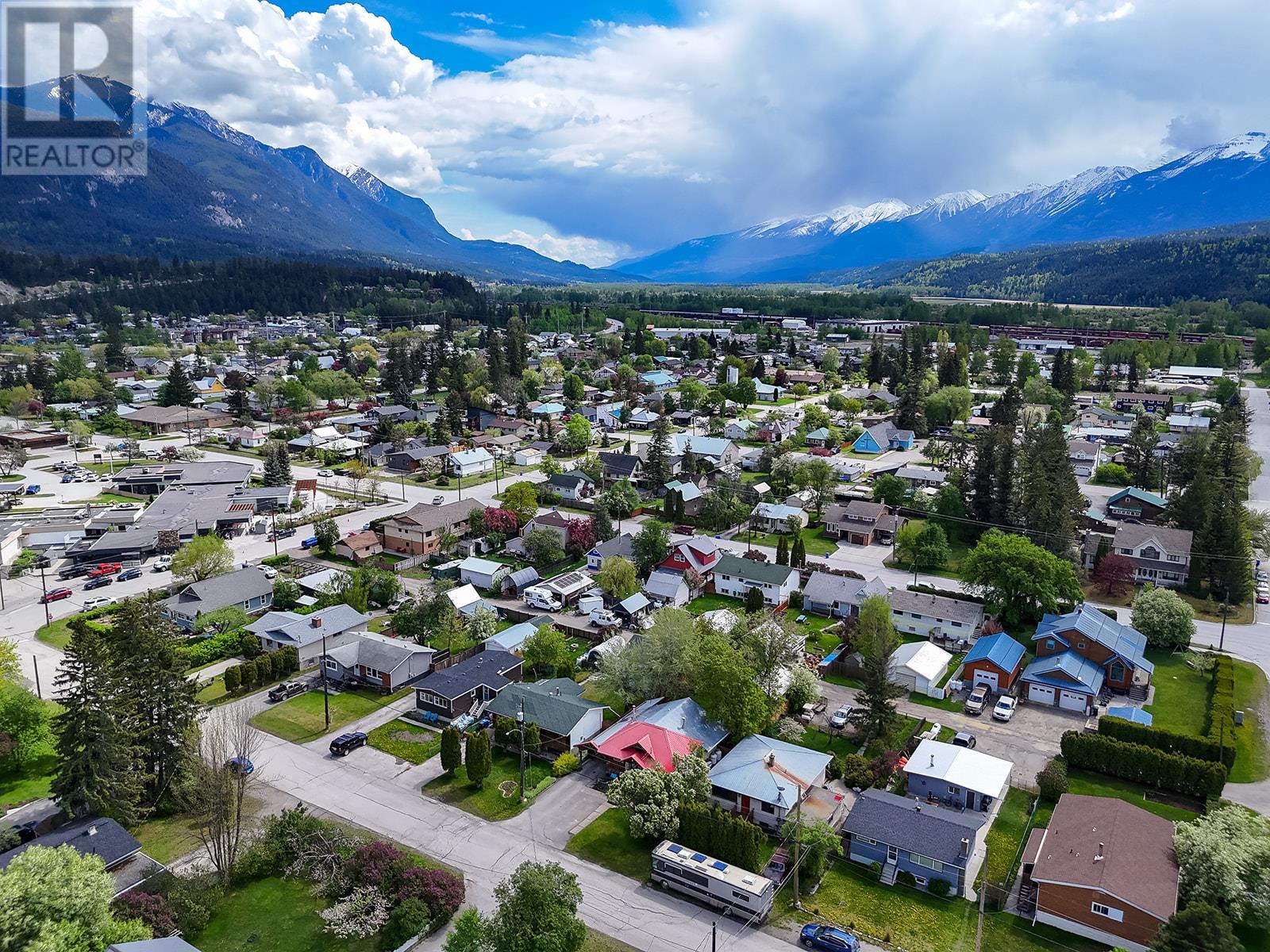 710 8th Street, Golden, British Columbia  V0A 1H0 - Photo 3 - 10348325
